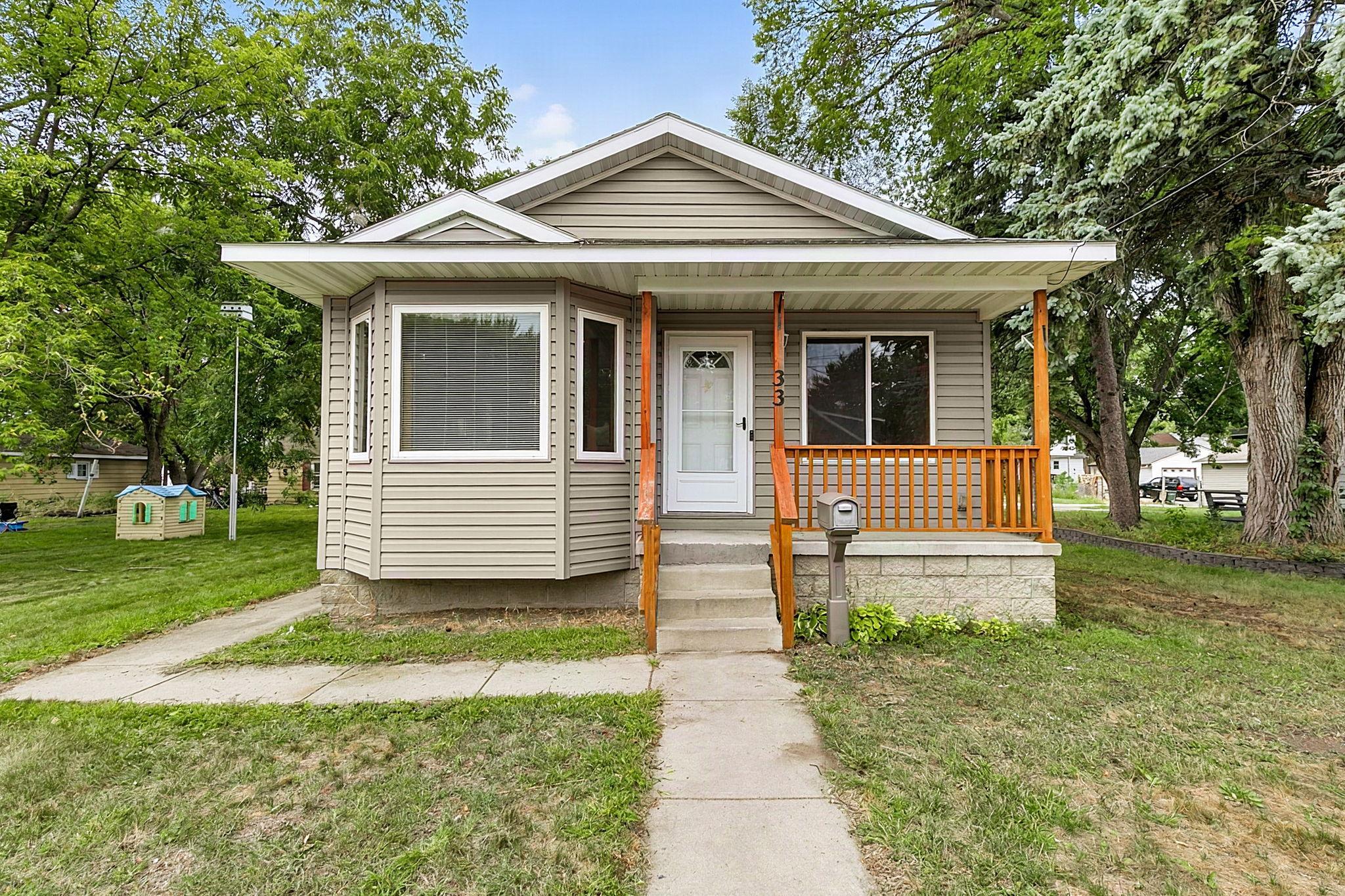 33 8th Avenue N Property Photo 1