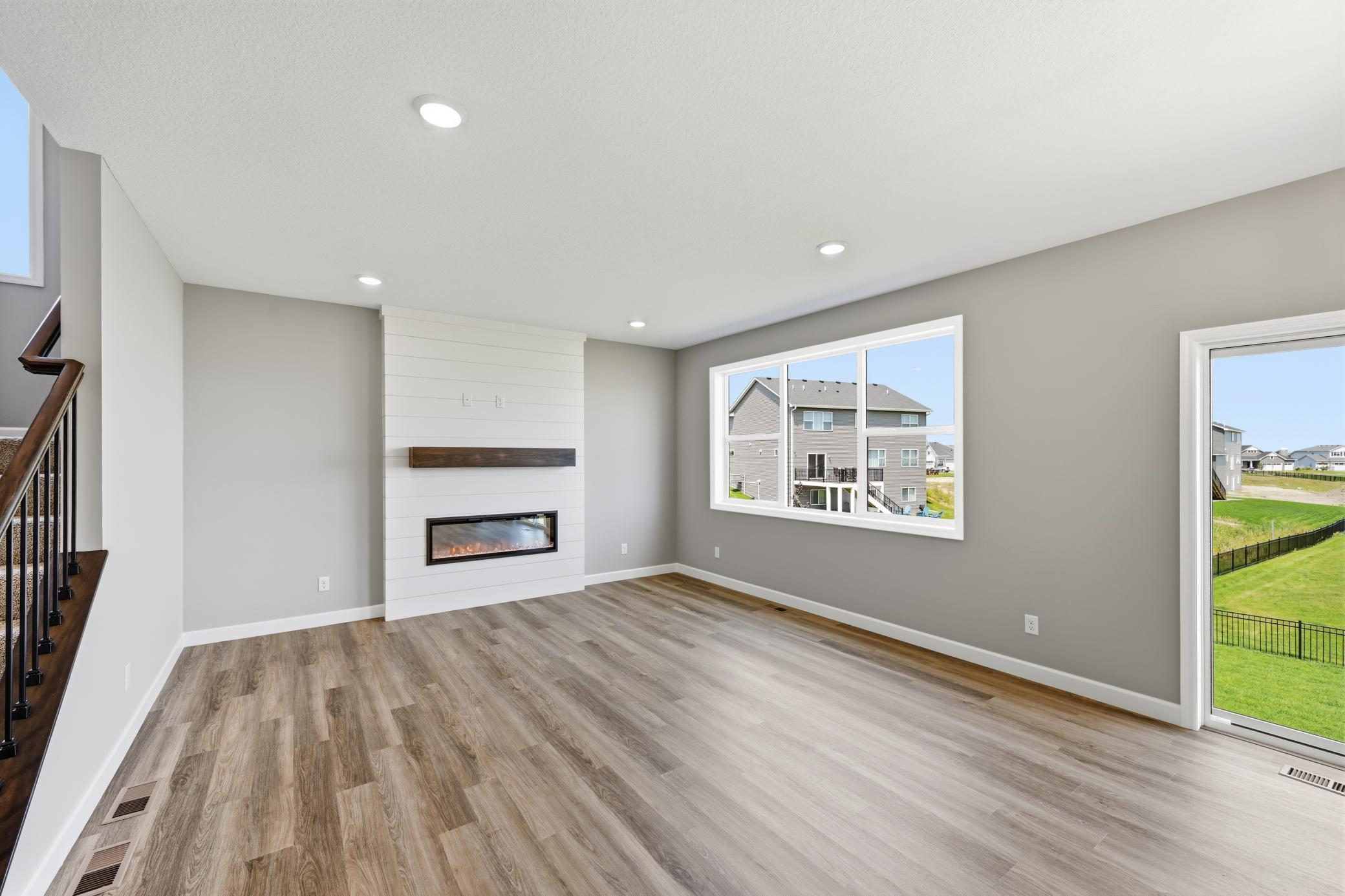 752 Rosebud Lane Property Photo 8