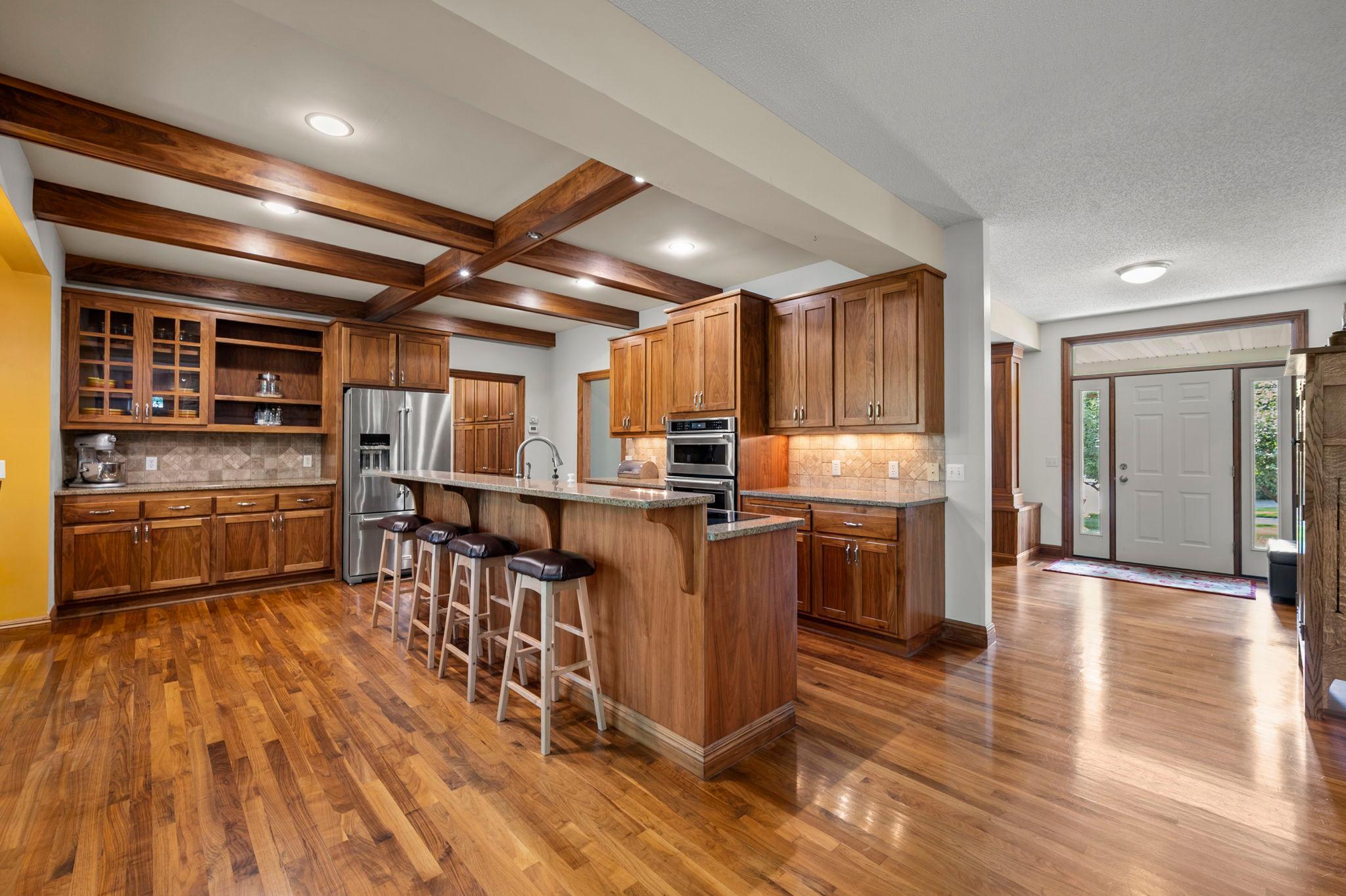 380 Sioux Lookout Property Photo 4