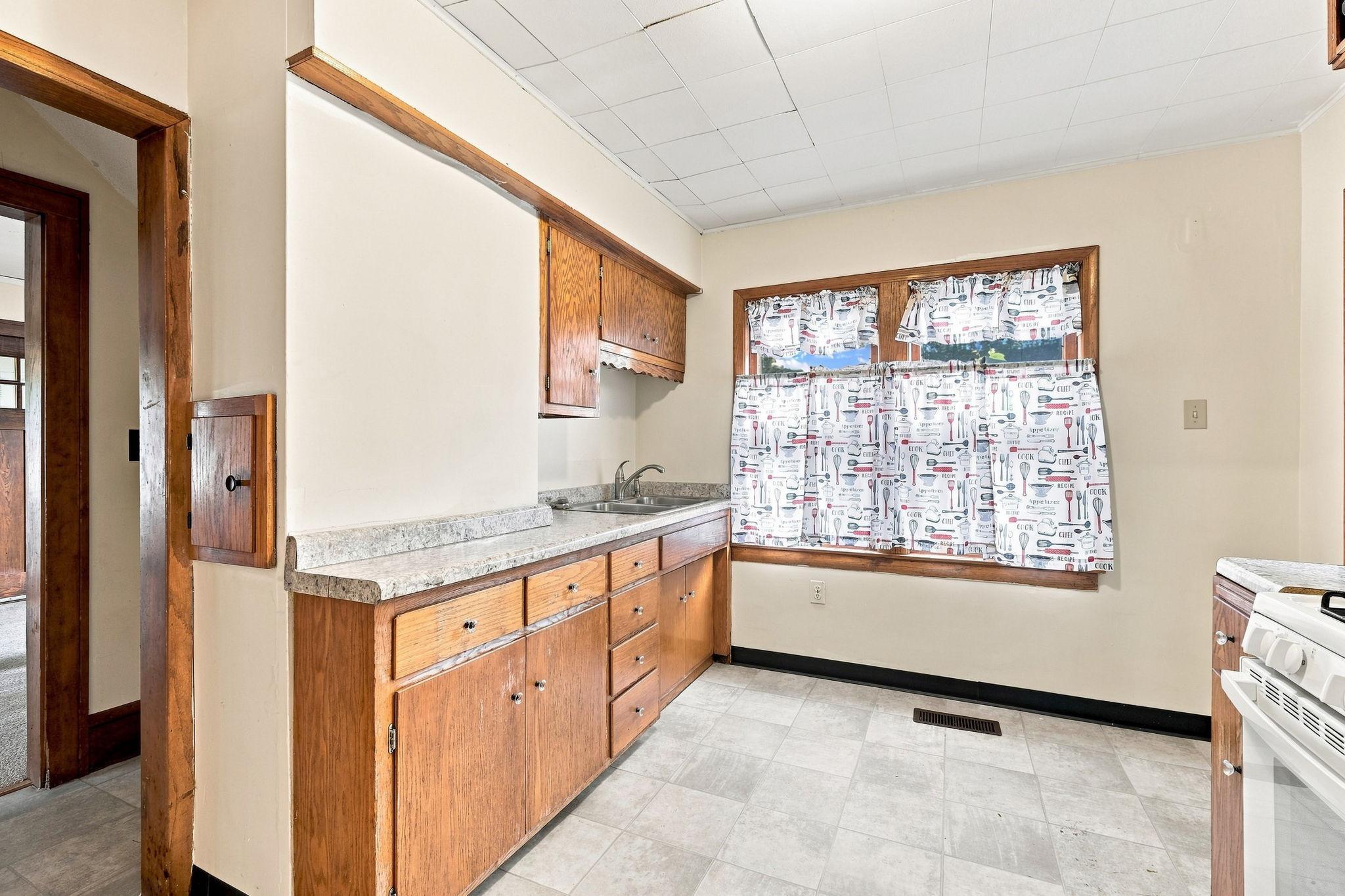 1019 Sherburne Avenue Property Photo 8