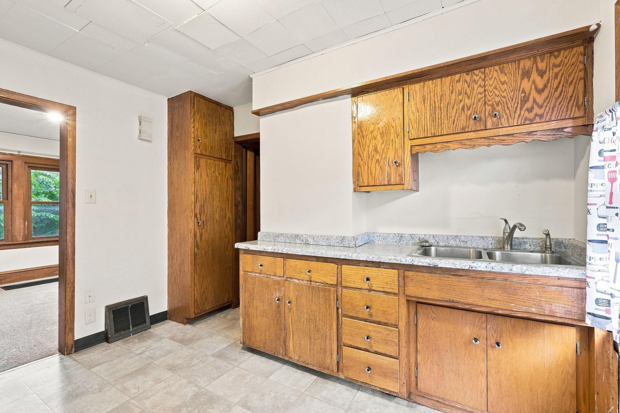 1019 Sherburne Avenue Property Photo 9