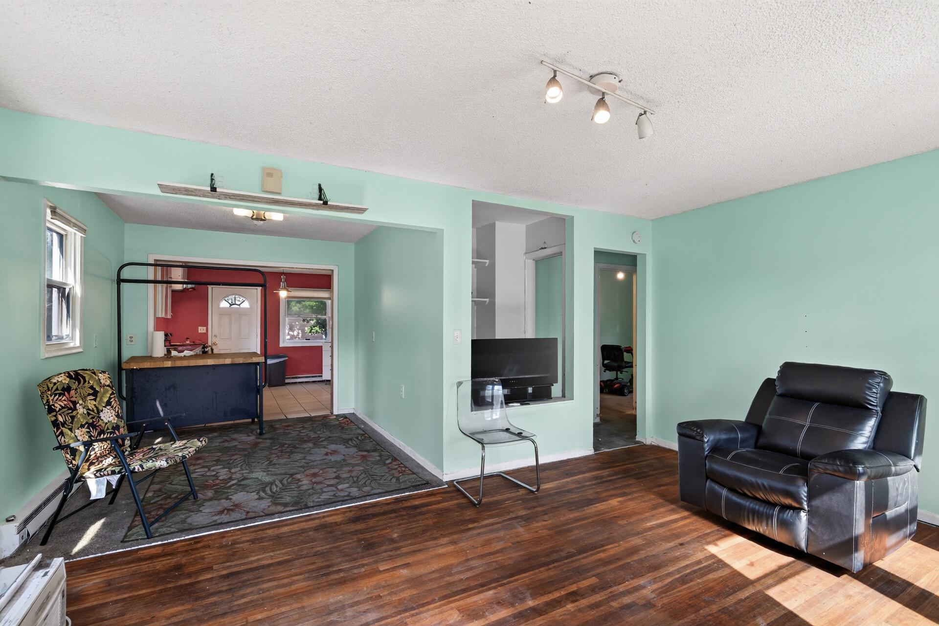 5111 James Avenue N Property Photo 4