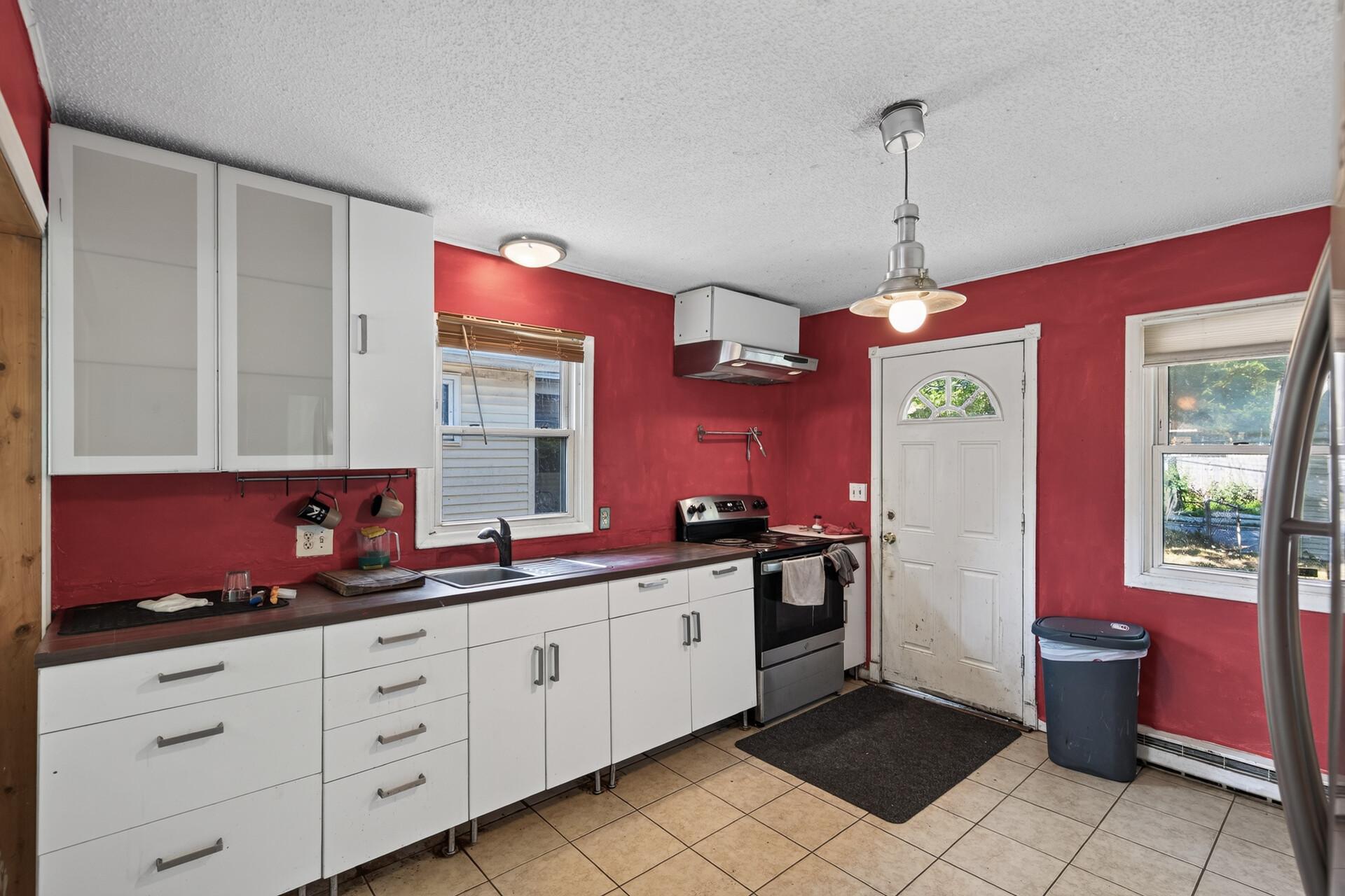 5111 James Avenue N Property Photo 8