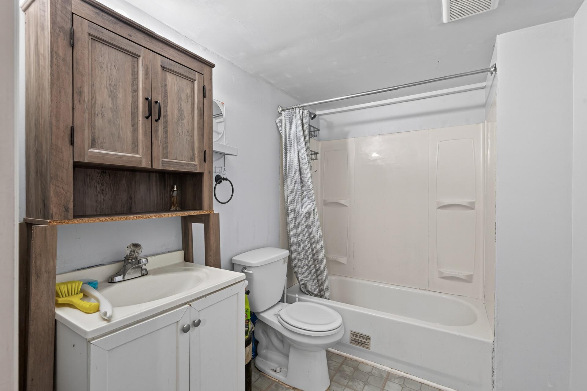 5111 James Avenue N Property Photo 18