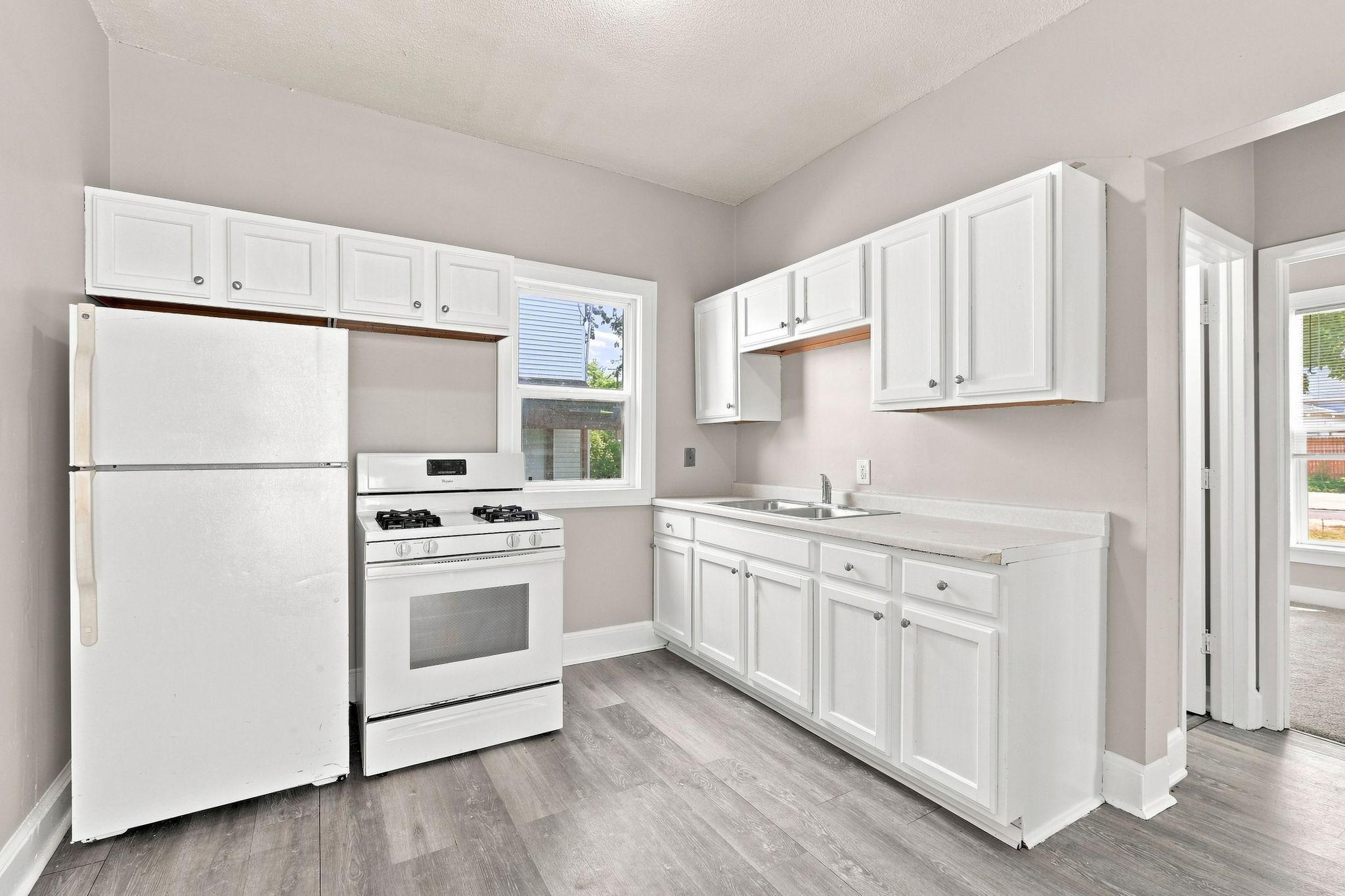 2410 James Avenue N Property Photo 8