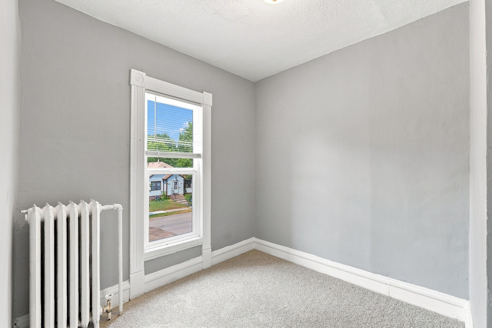2410 James Avenue N Property Photo 19