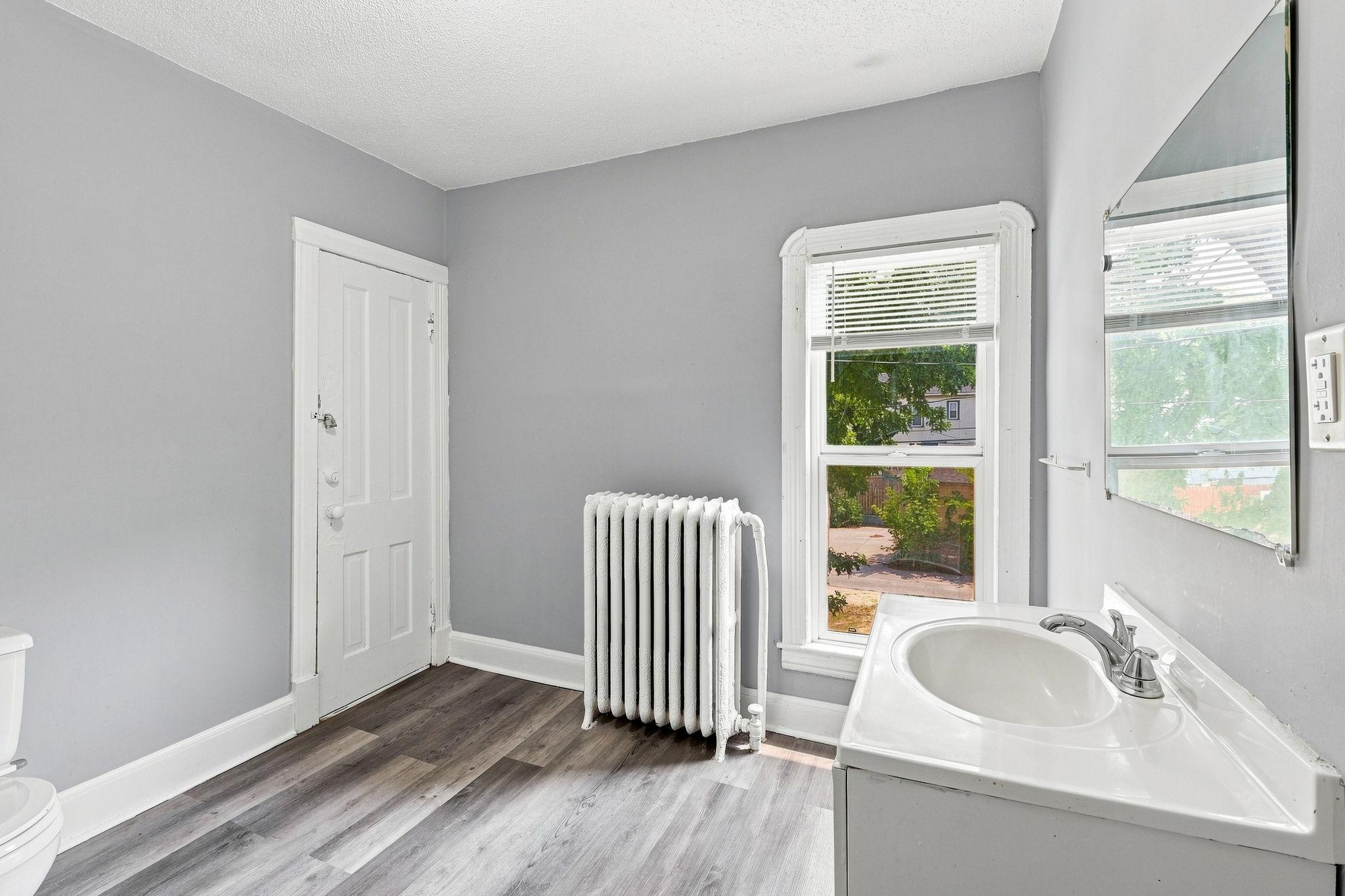 2410 James Avenue N Property Photo 29