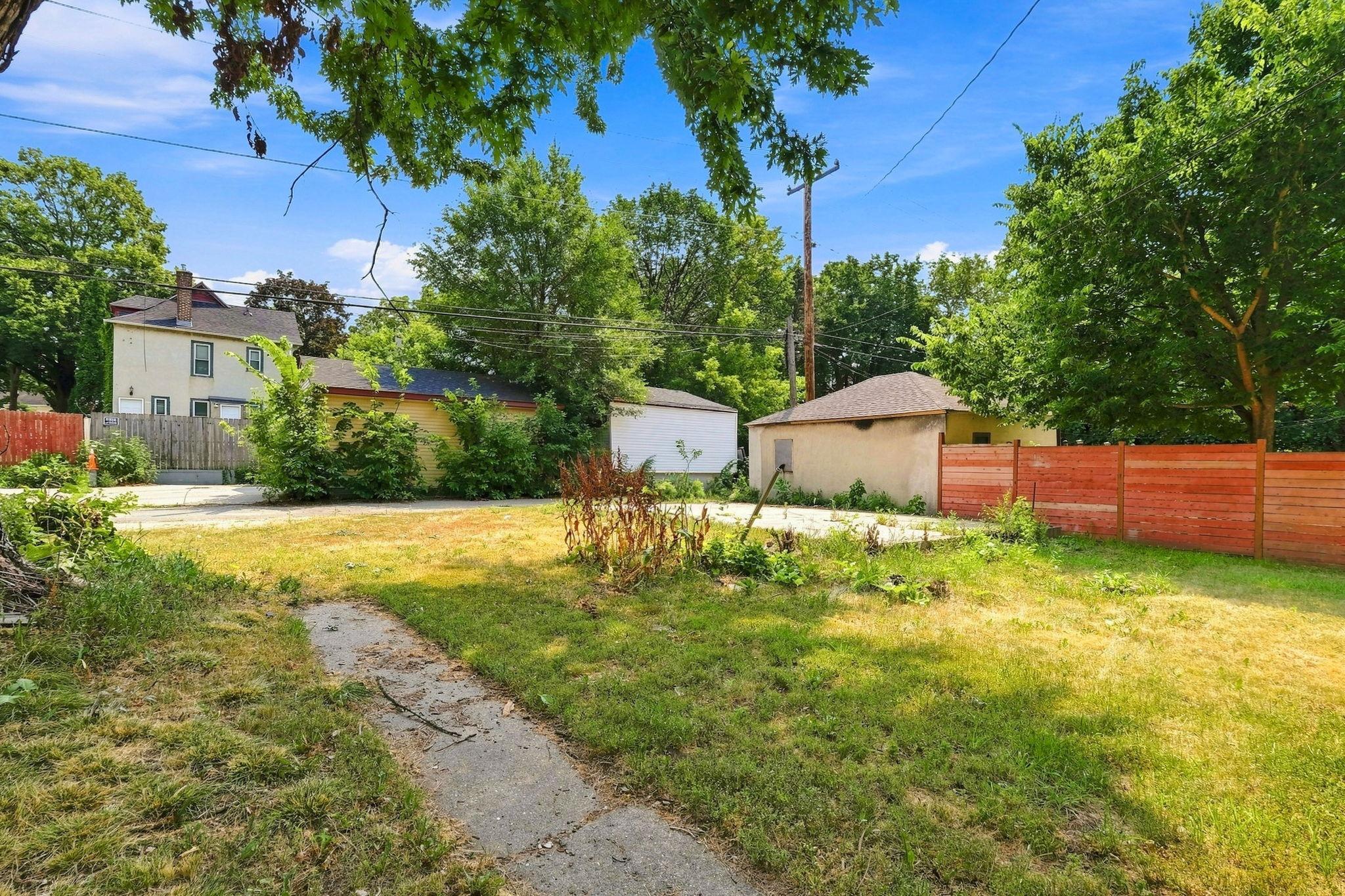 2410 James Avenue N Property Photo 30