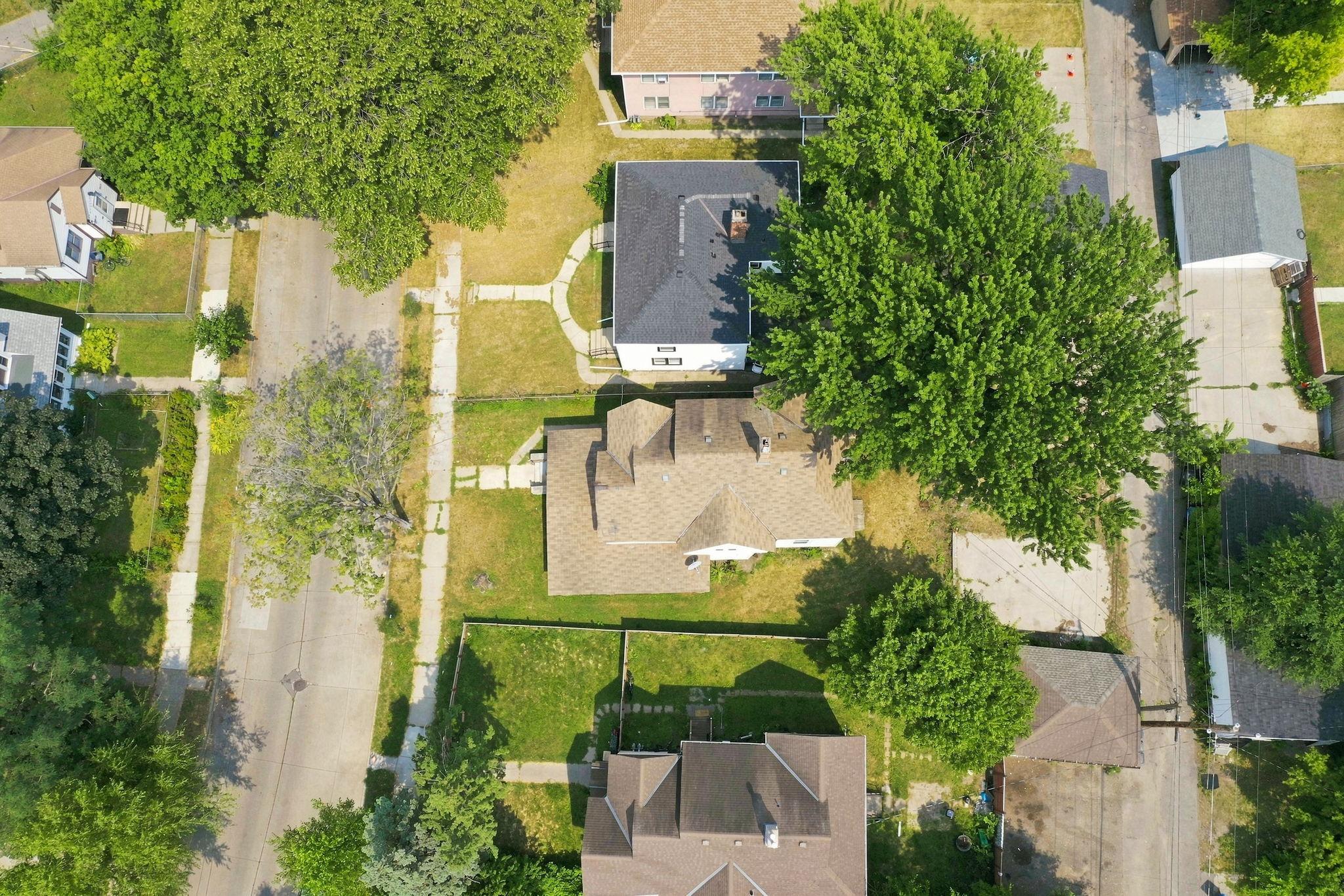 2410 James Avenue N Property Photo 35