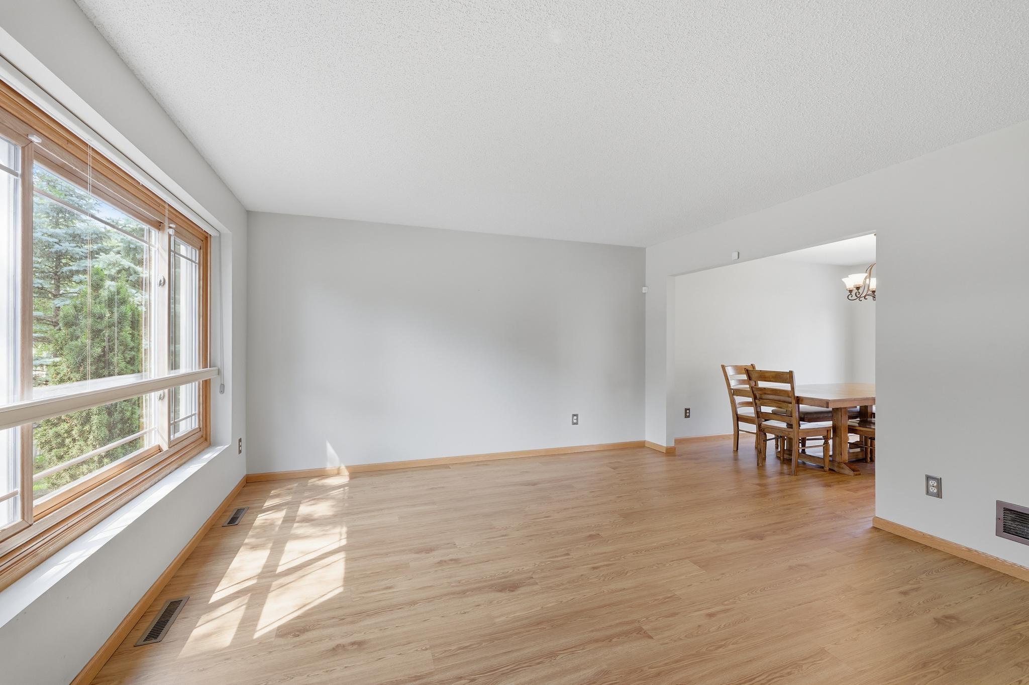 17428 Horseshoe Way Property Photo 3