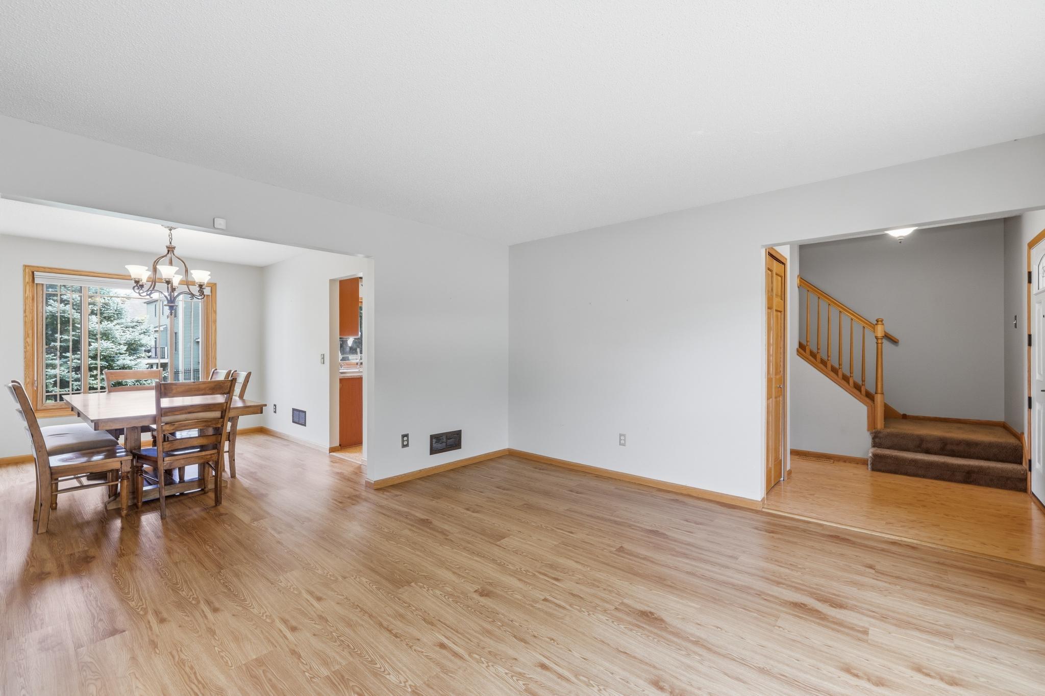 17428 Horseshoe Way Property Photo 4