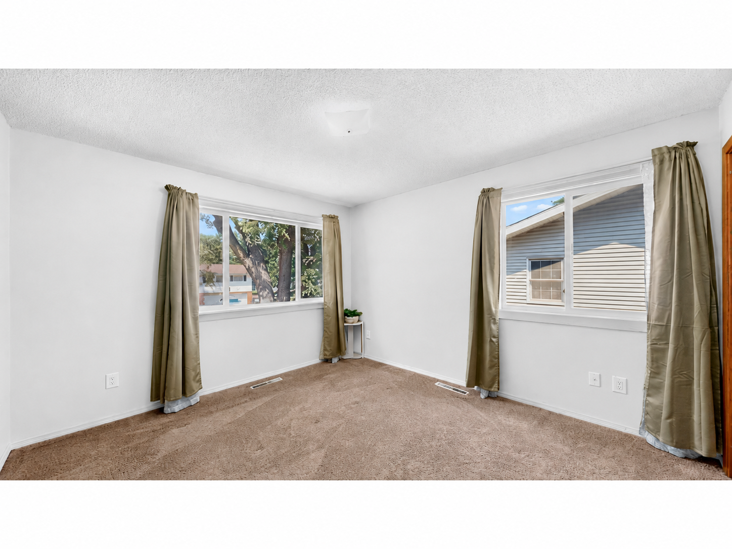 2666 E River Road Ne Property Photo 22