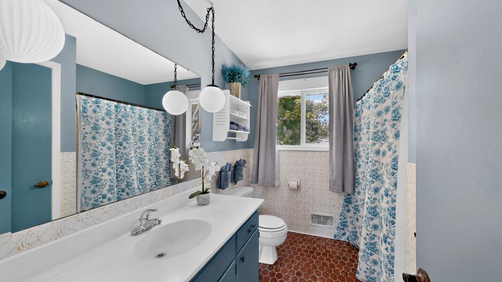 2666 E River Road Ne Property Photo 24