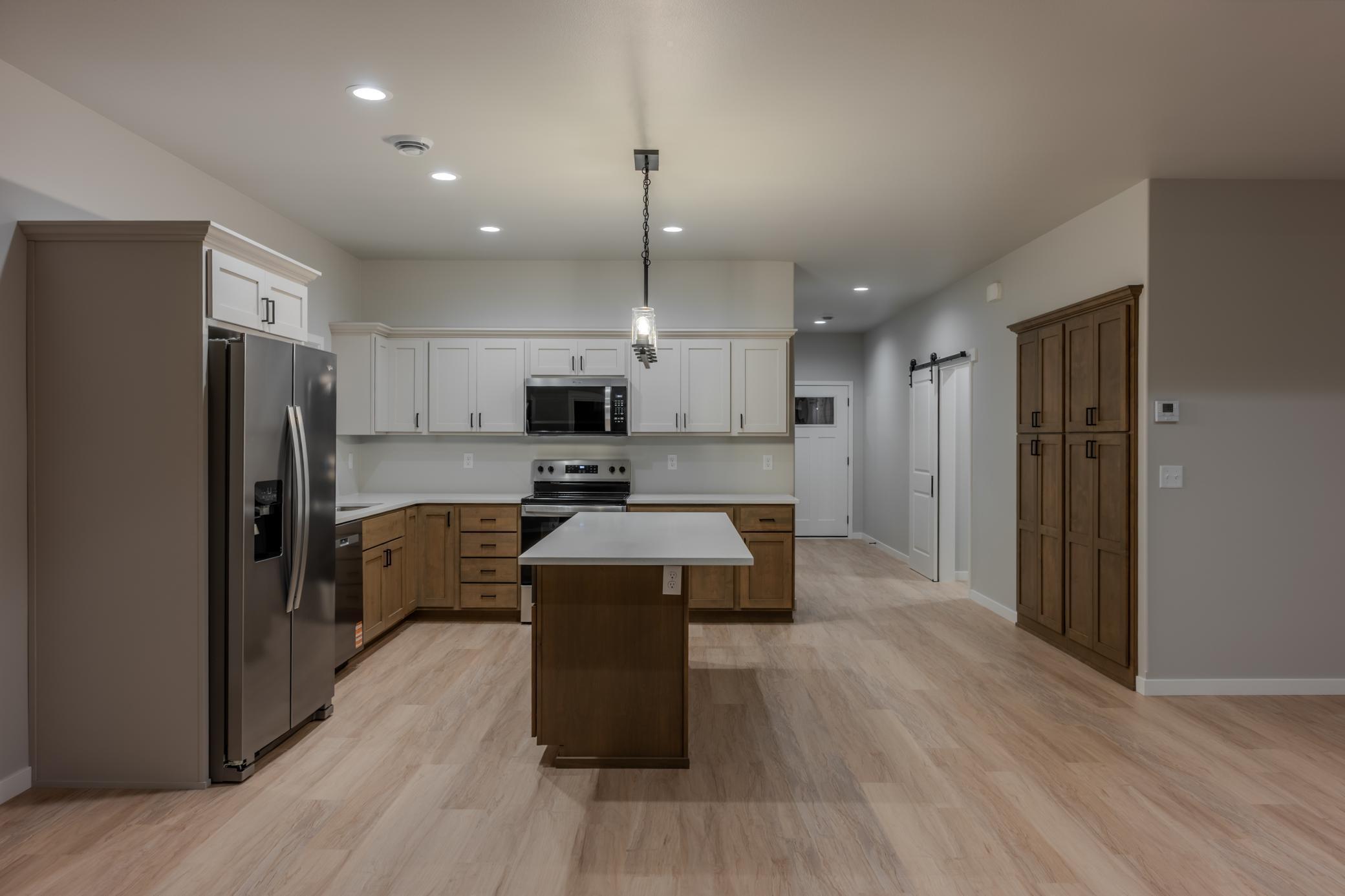 6813 Deer Creek Loop Property Photo 4