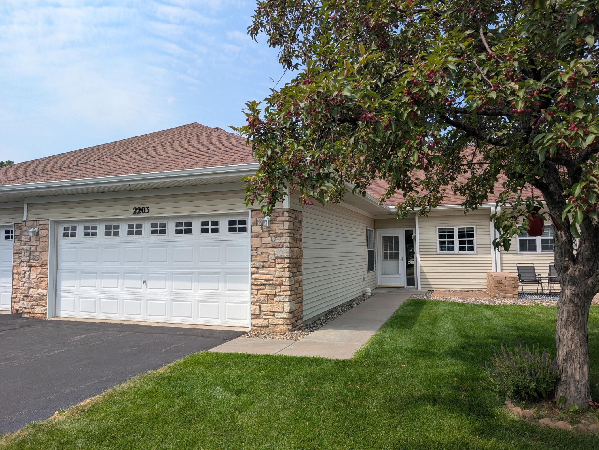 2203 Foxglove Way Property Photo 1