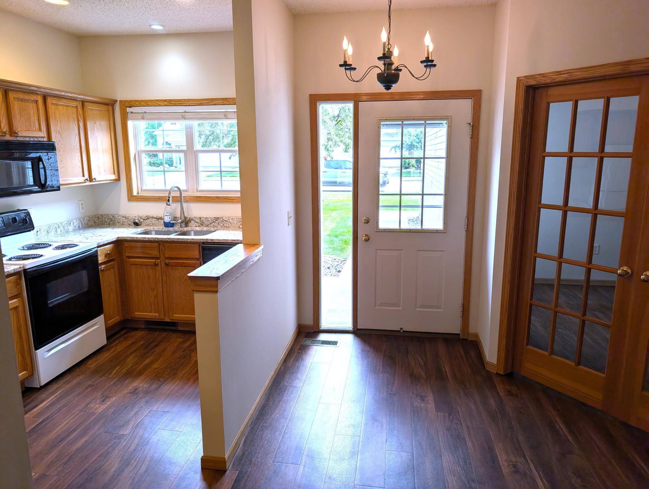 2203 Foxglove Way Property Photo 3