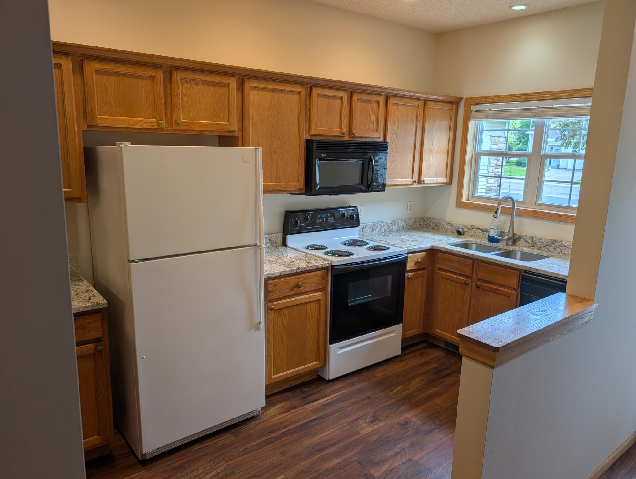 2203 Foxglove Way Property Photo 4
