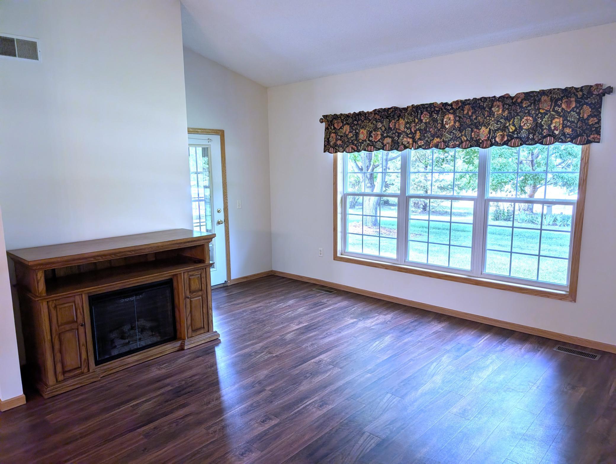 2203 Foxglove Way Property Photo 8