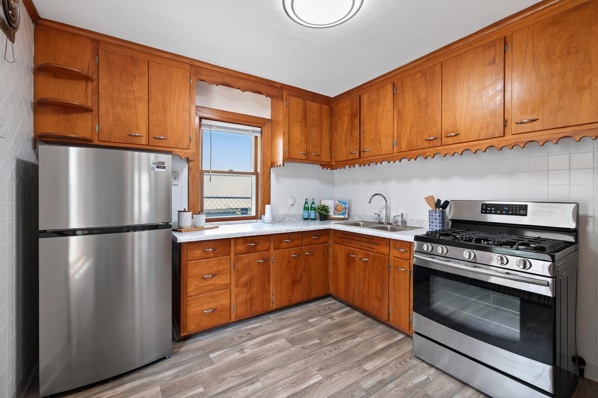 3643 Queen Avenue N Property Photo 6