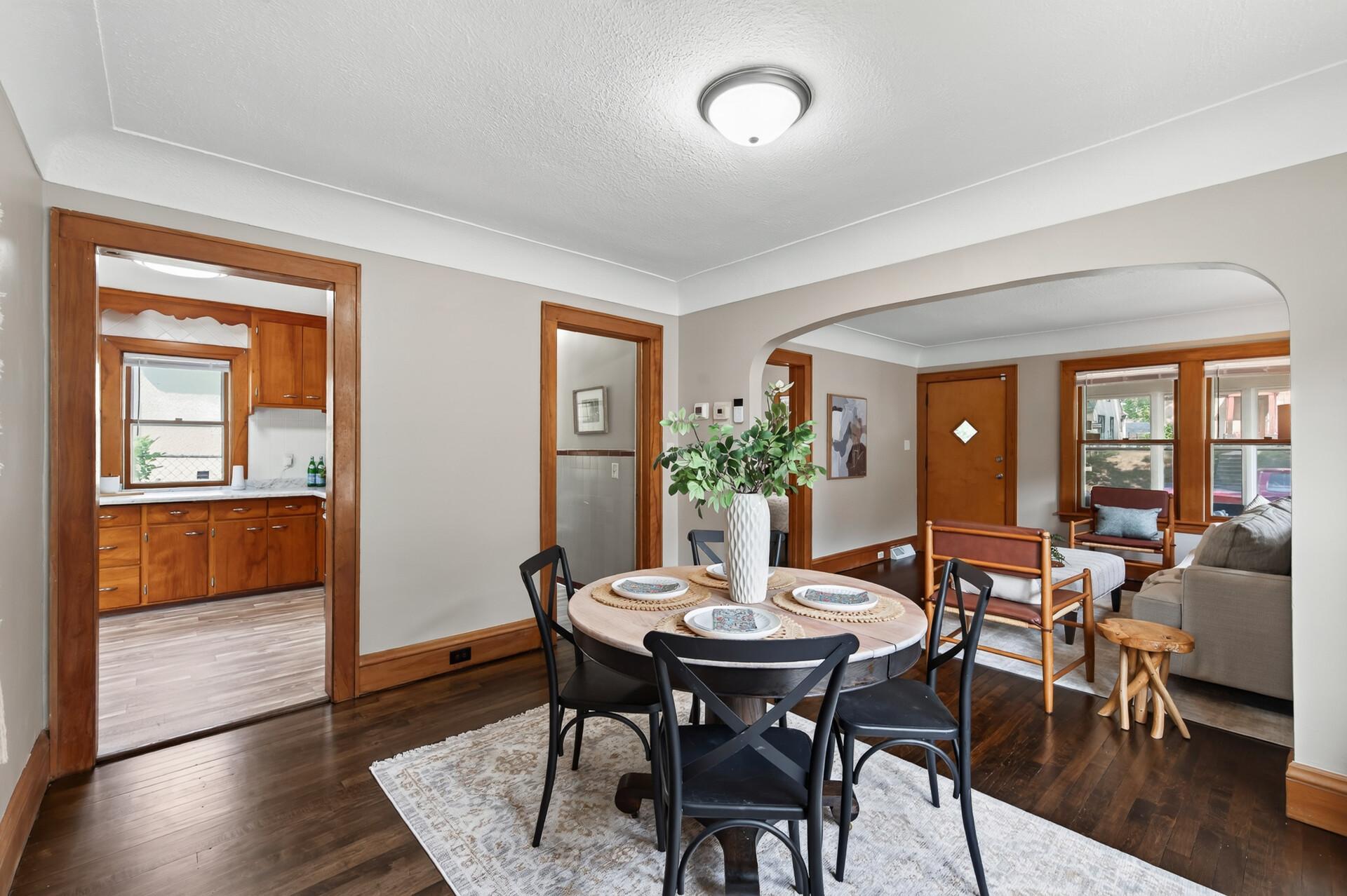 3643 Queen Avenue N Property Photo 15