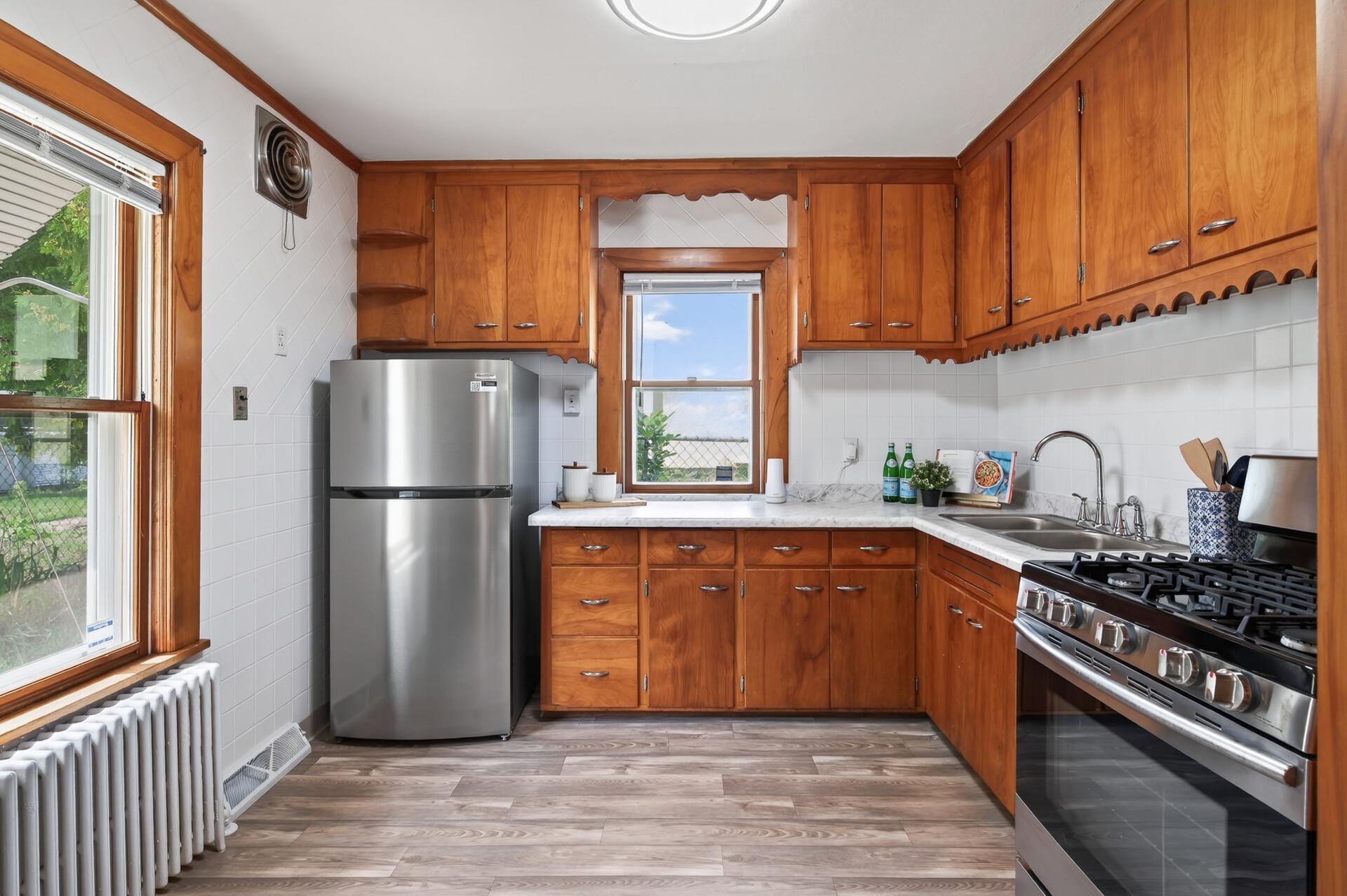3643 Queen Avenue N Property Photo 17