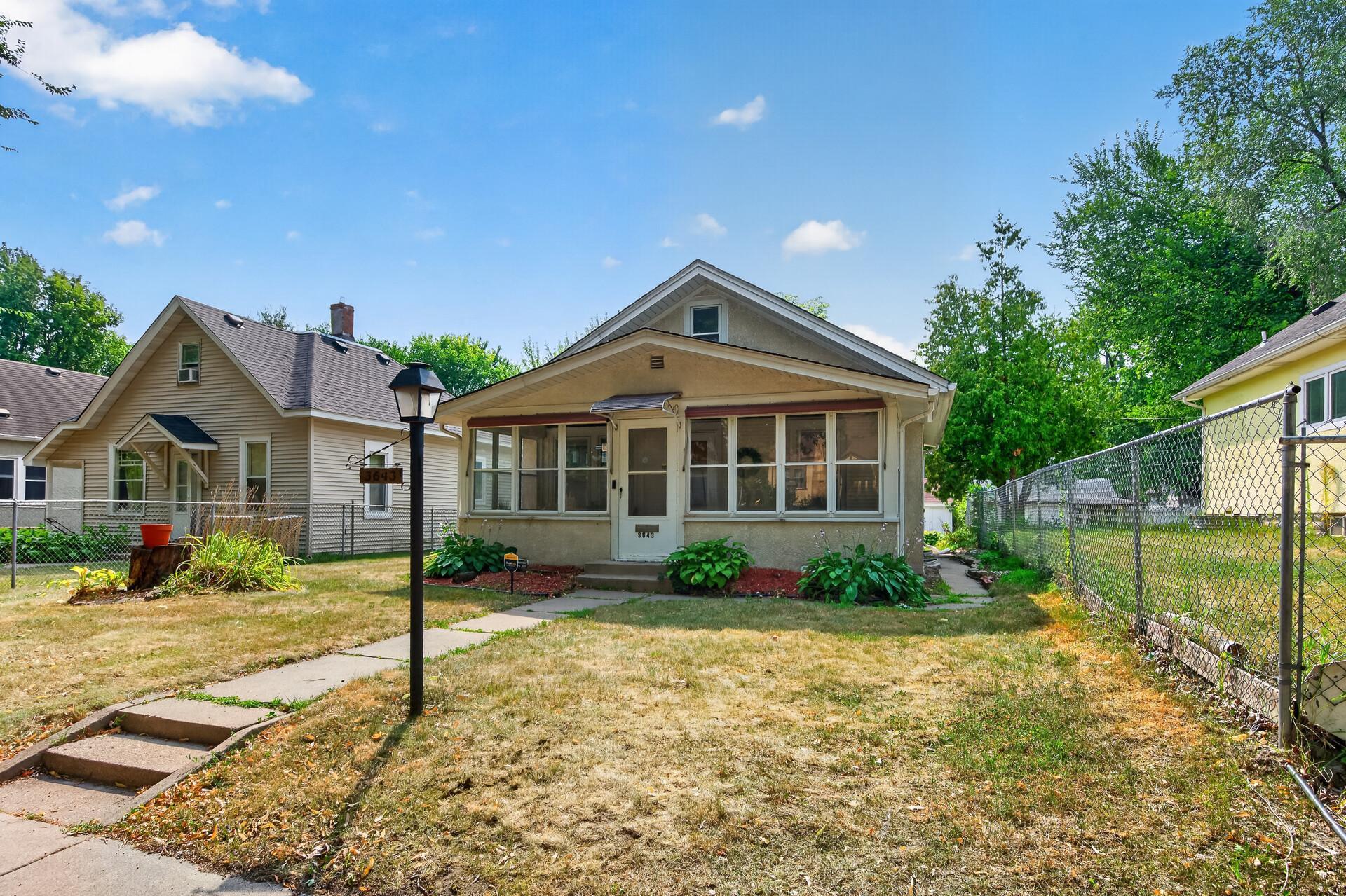 3643 Queen Avenue N Property Photo 25