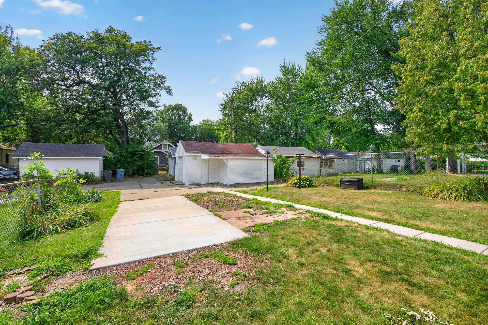 3643 Queen Avenue N Property Photo 29