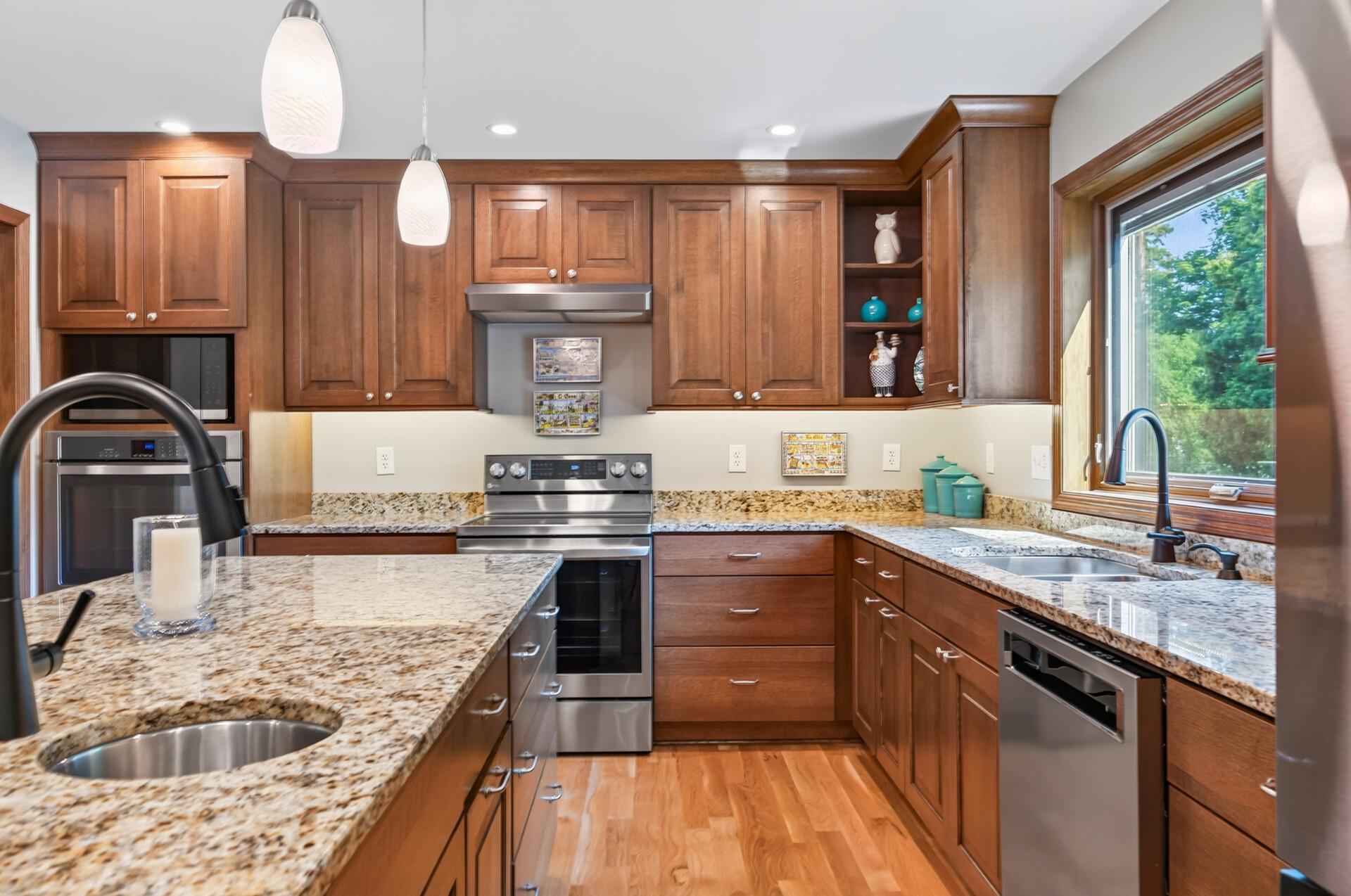 1817 W 59th Street W Property Photo 7