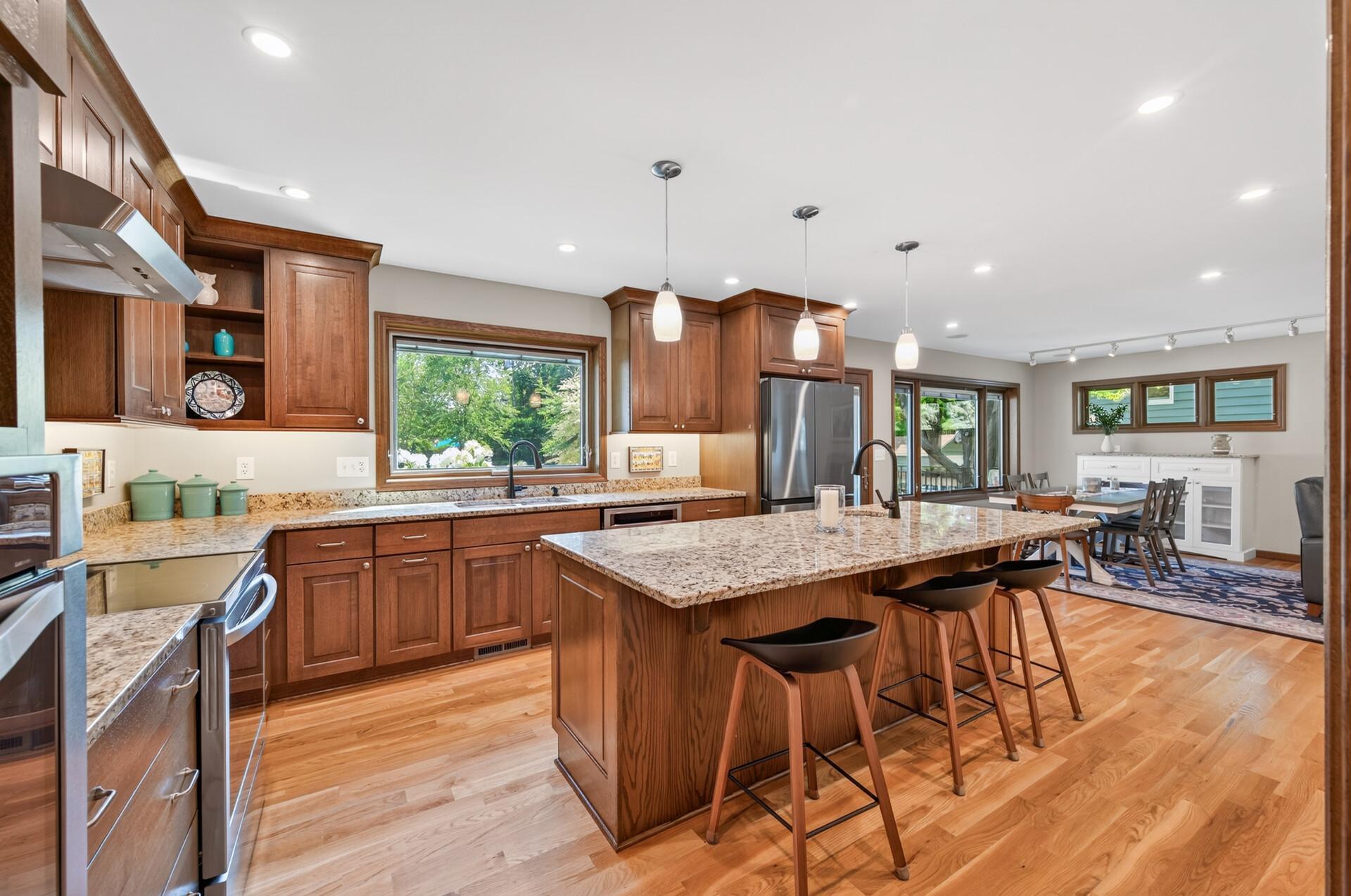 1817 W 59th Street W Property Photo 8