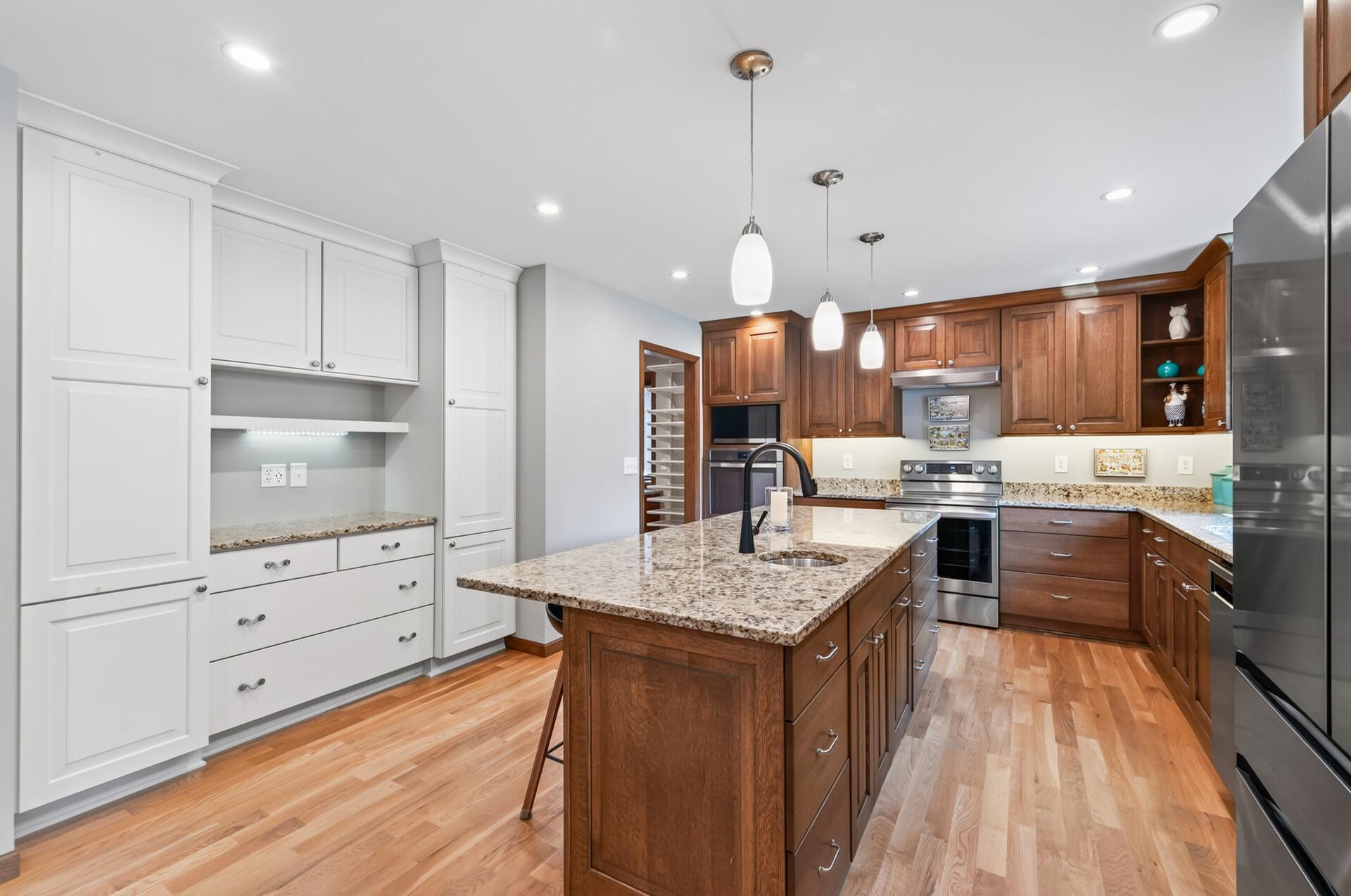 1817 W 59th Street W Property Photo 11
