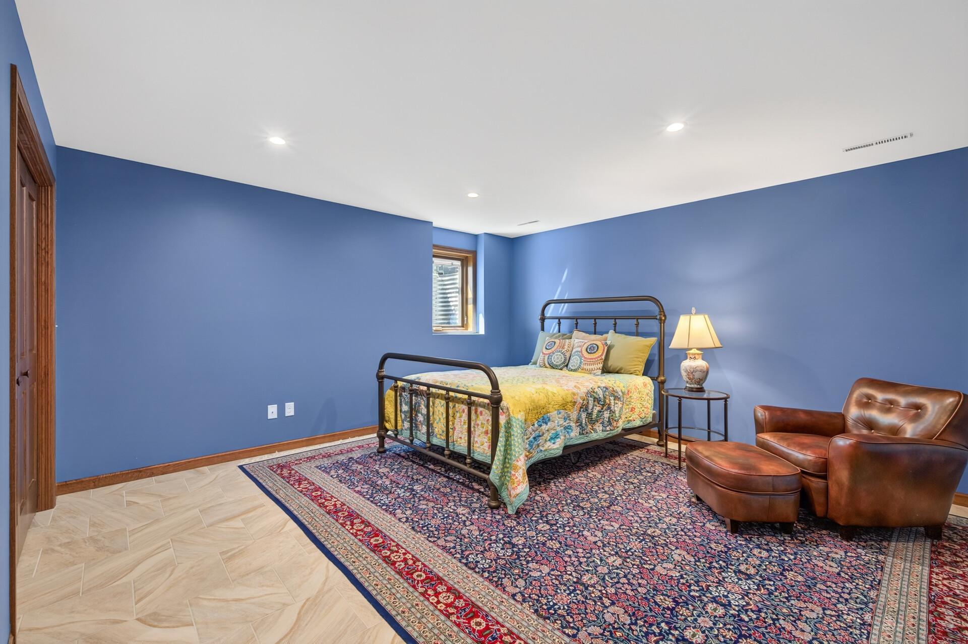 1817 W 59th Street W Property Photo 35