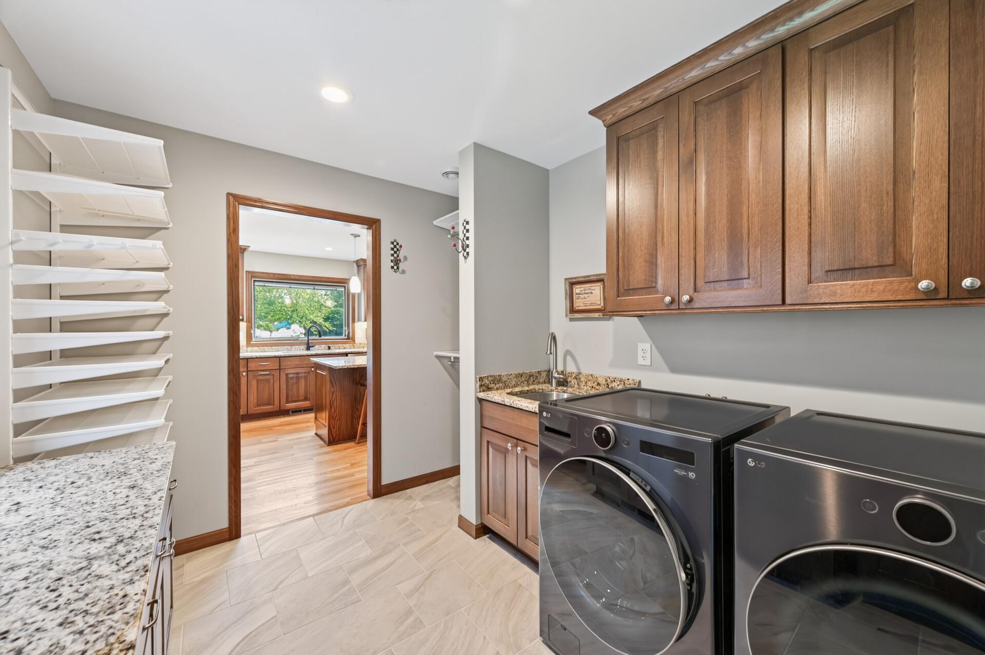 1817 W 59th Street W Property Photo 42