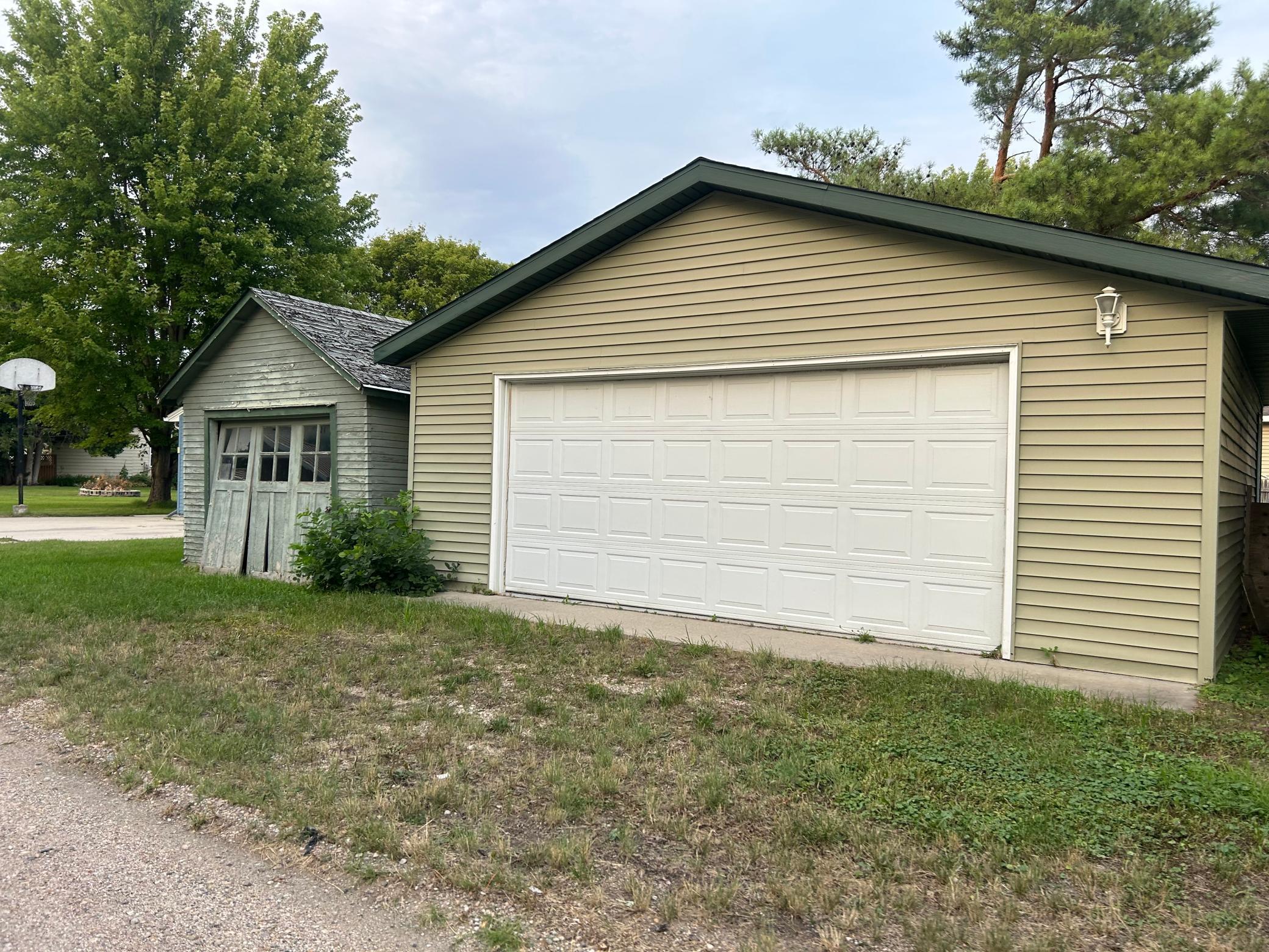309 4th Street W Property Photo 7