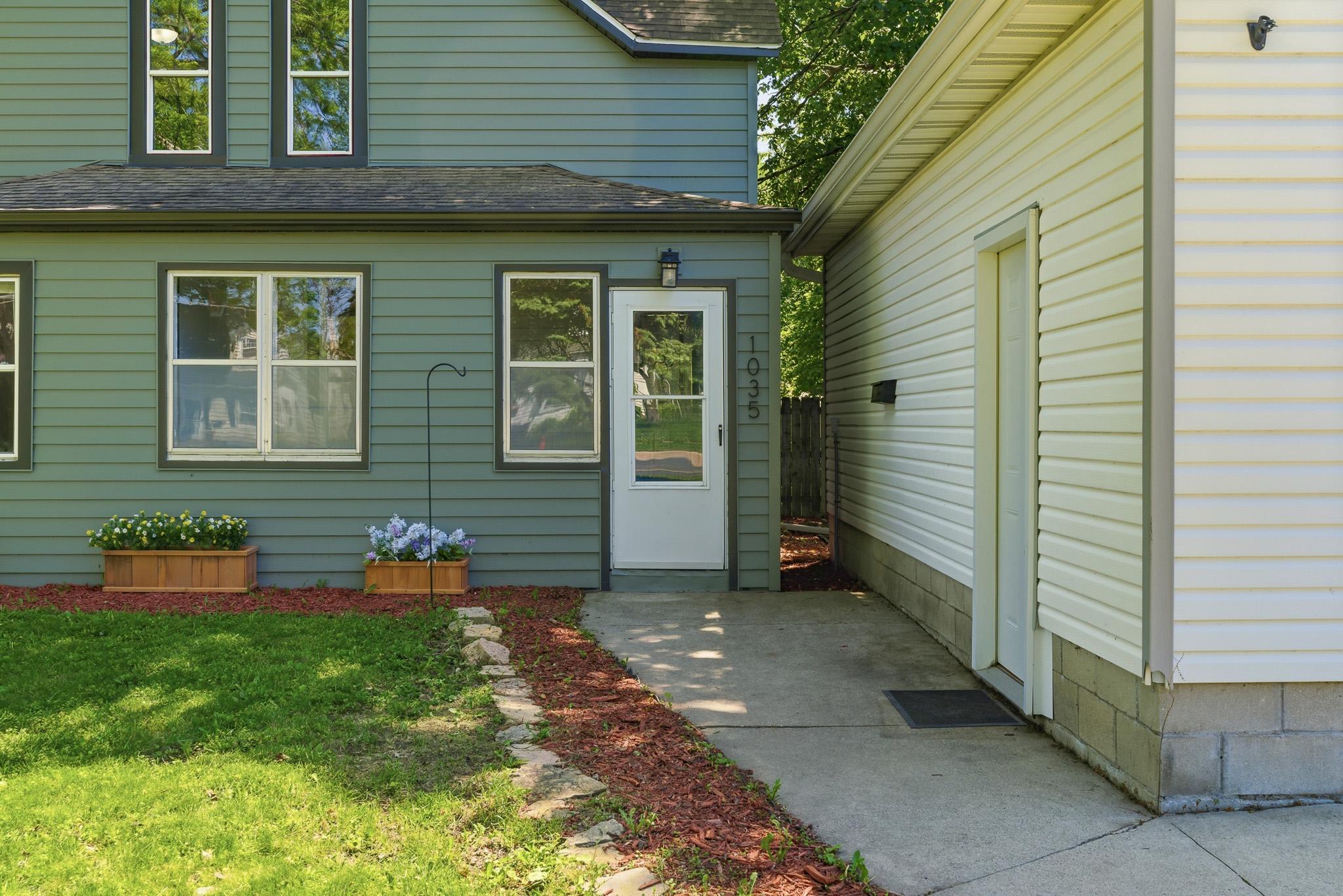 1035 E Main Street Property Photo 7