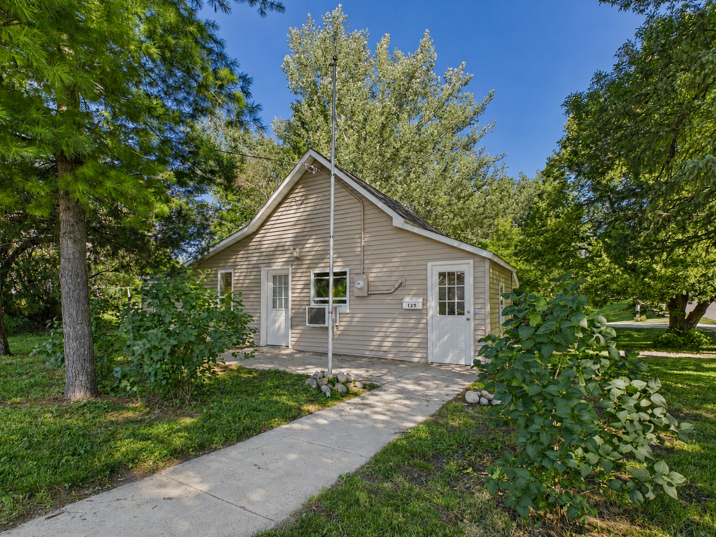 129 3rd Avenue NE Property Photo 1
