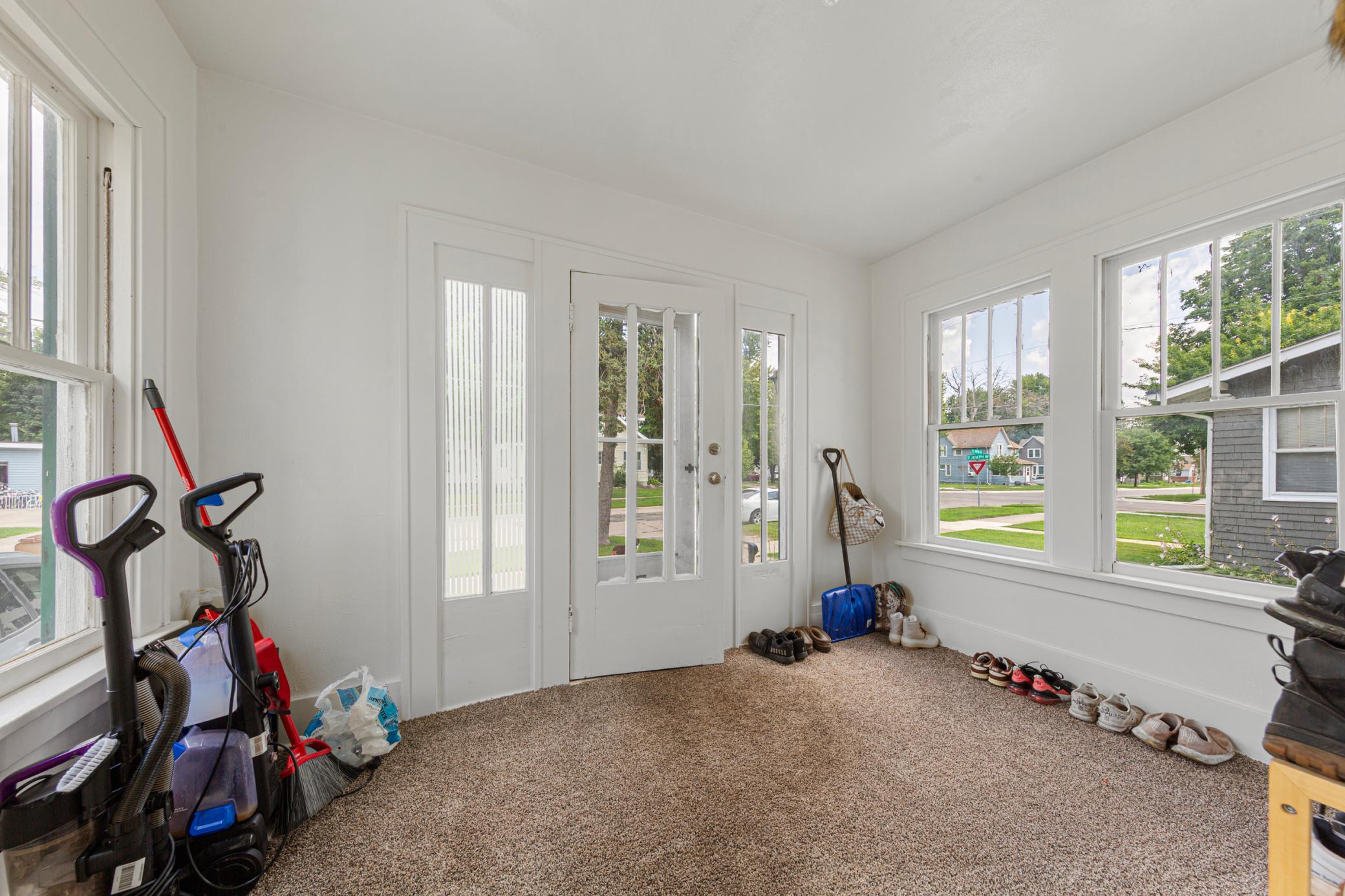 518 E 5th Street Property Photo 6