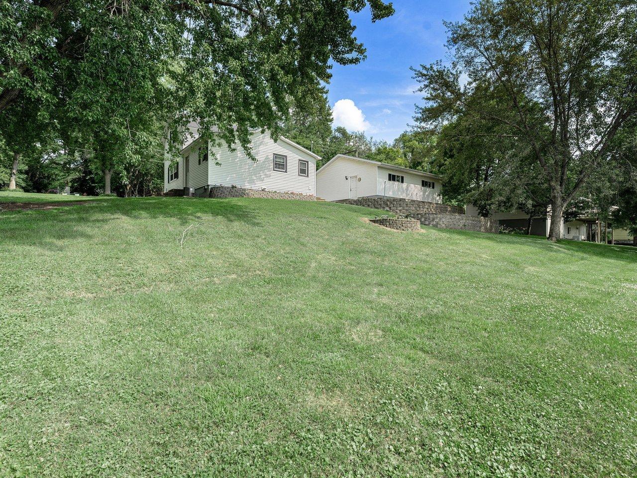 828 Clinton Street E Property Photo 5