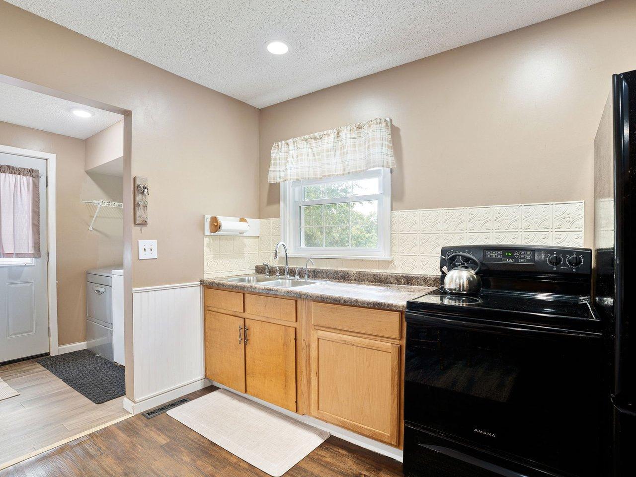 828 Clinton Street E Property Photo 13