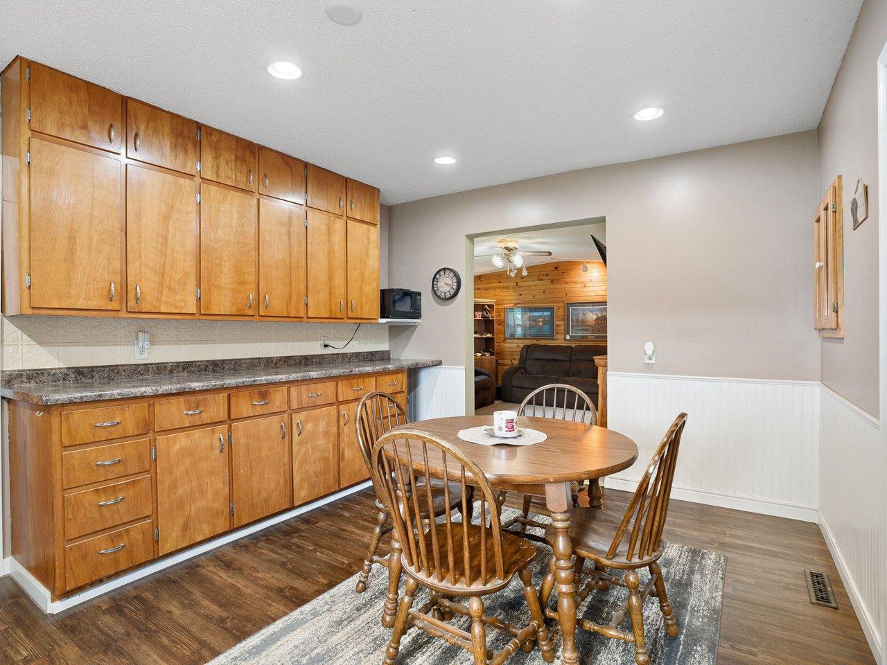 828 Clinton Street E Property Photo 15