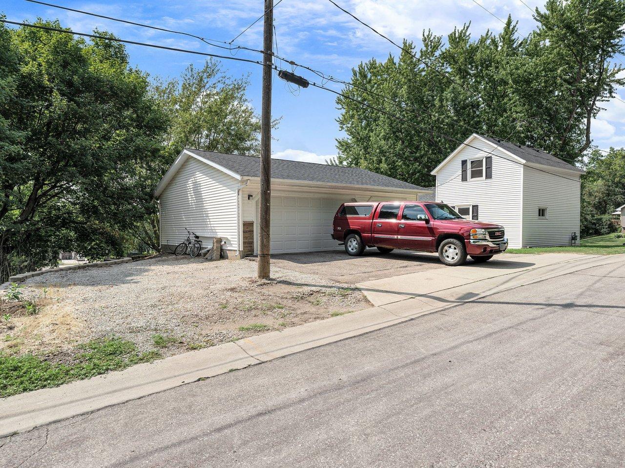828 Clinton Street E Property Photo 31