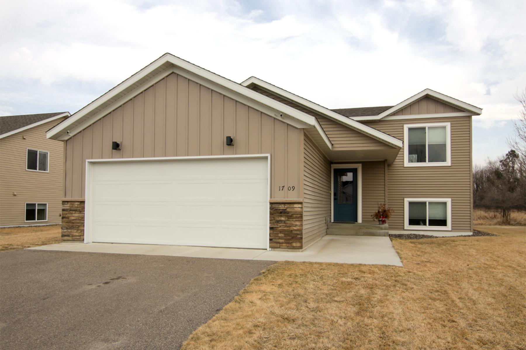 1709 Maple Leaf Lane Property Photo 1