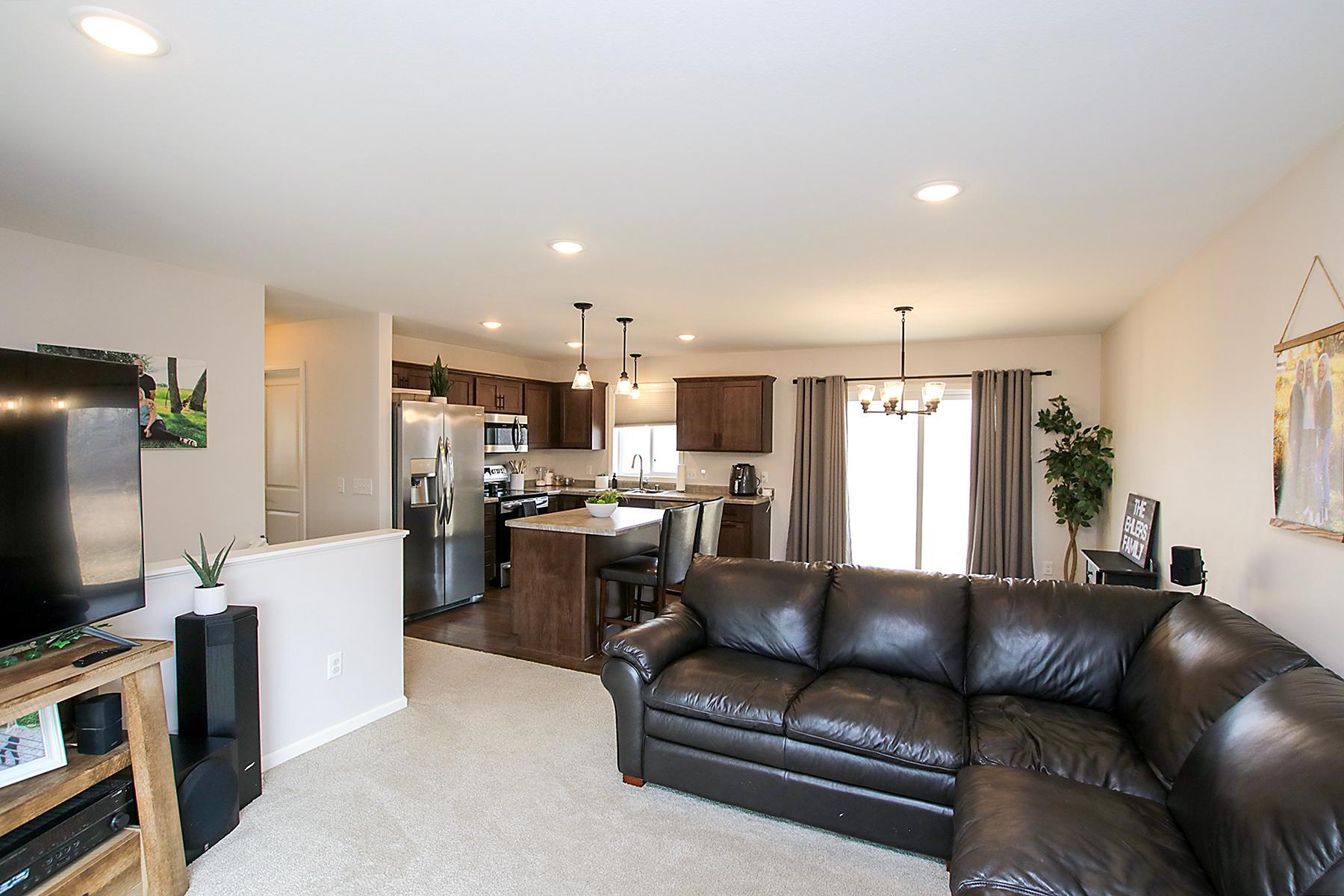 1709 Maple Leaf Lane Property Photo 6