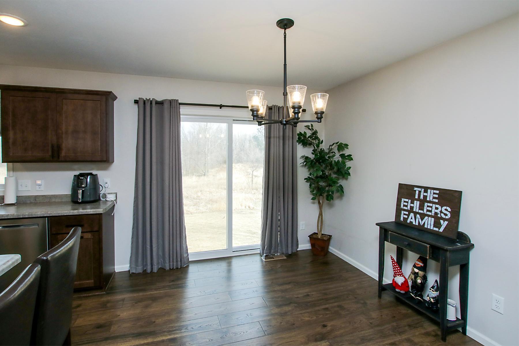 1709 Maple Leaf Lane Property Photo 7