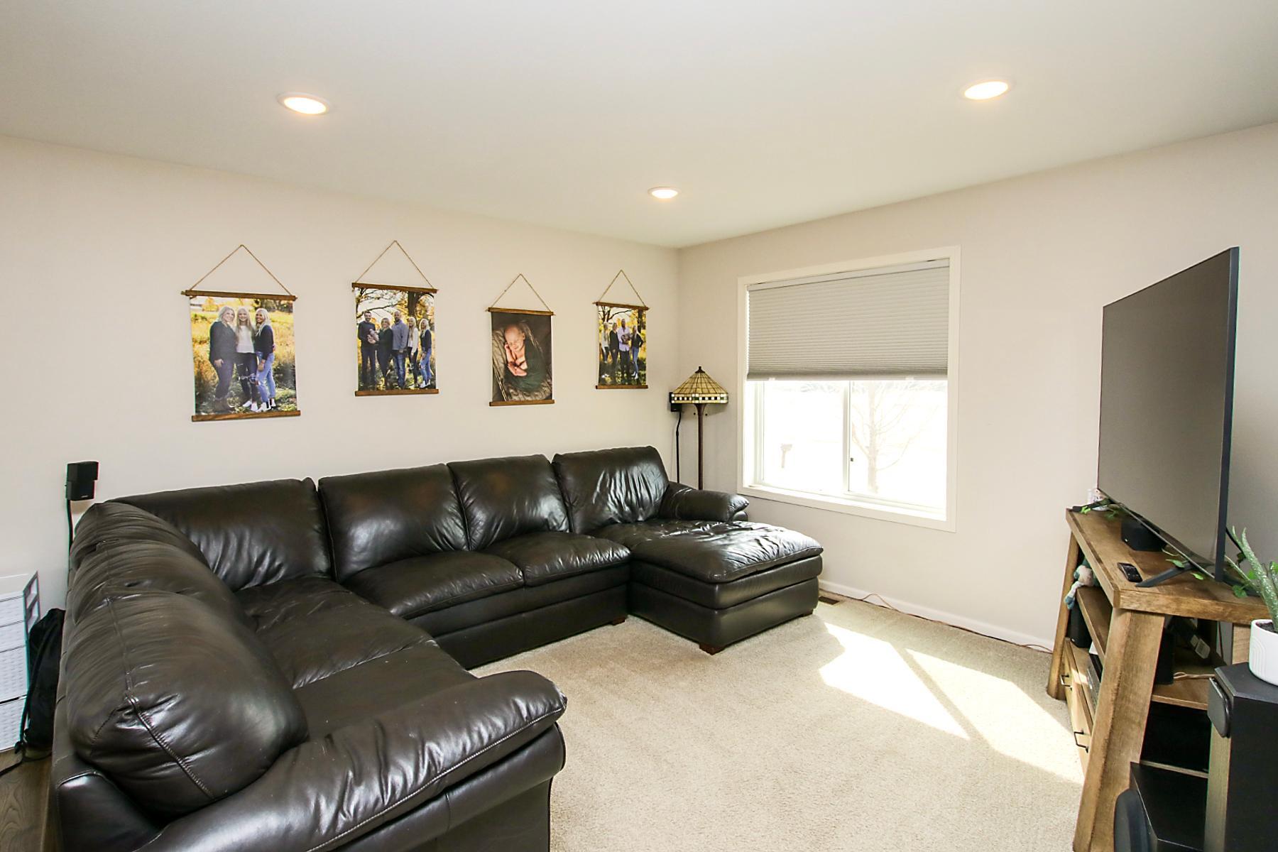 1709 Maple Leaf Lane Property Photo 8