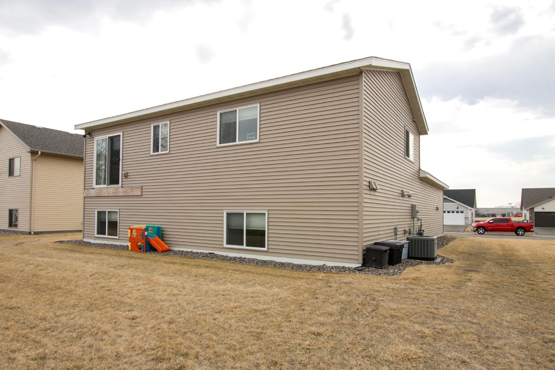 1709 Maple Leaf Lane Property Photo 17