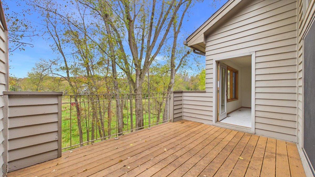 16407 Grenwich Terrace Property Photo 6