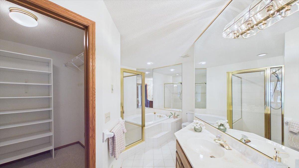 16407 Grenwich Terrace Property Photo 15