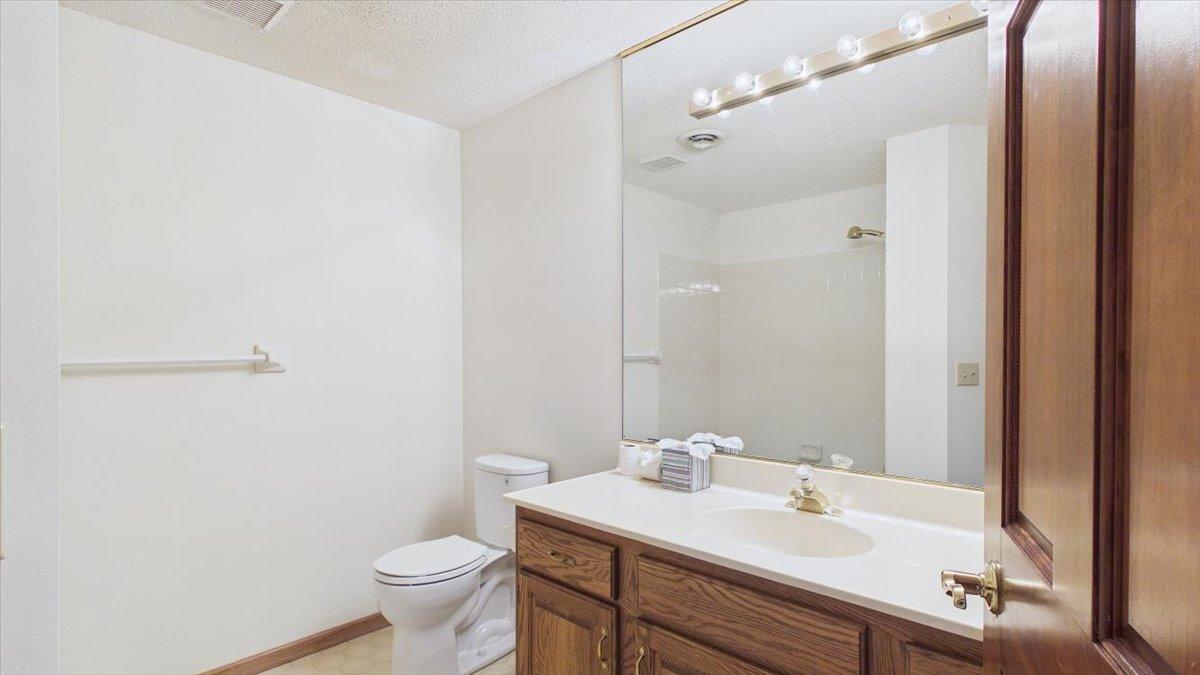 16407 Grenwich Terrace Property Photo 47