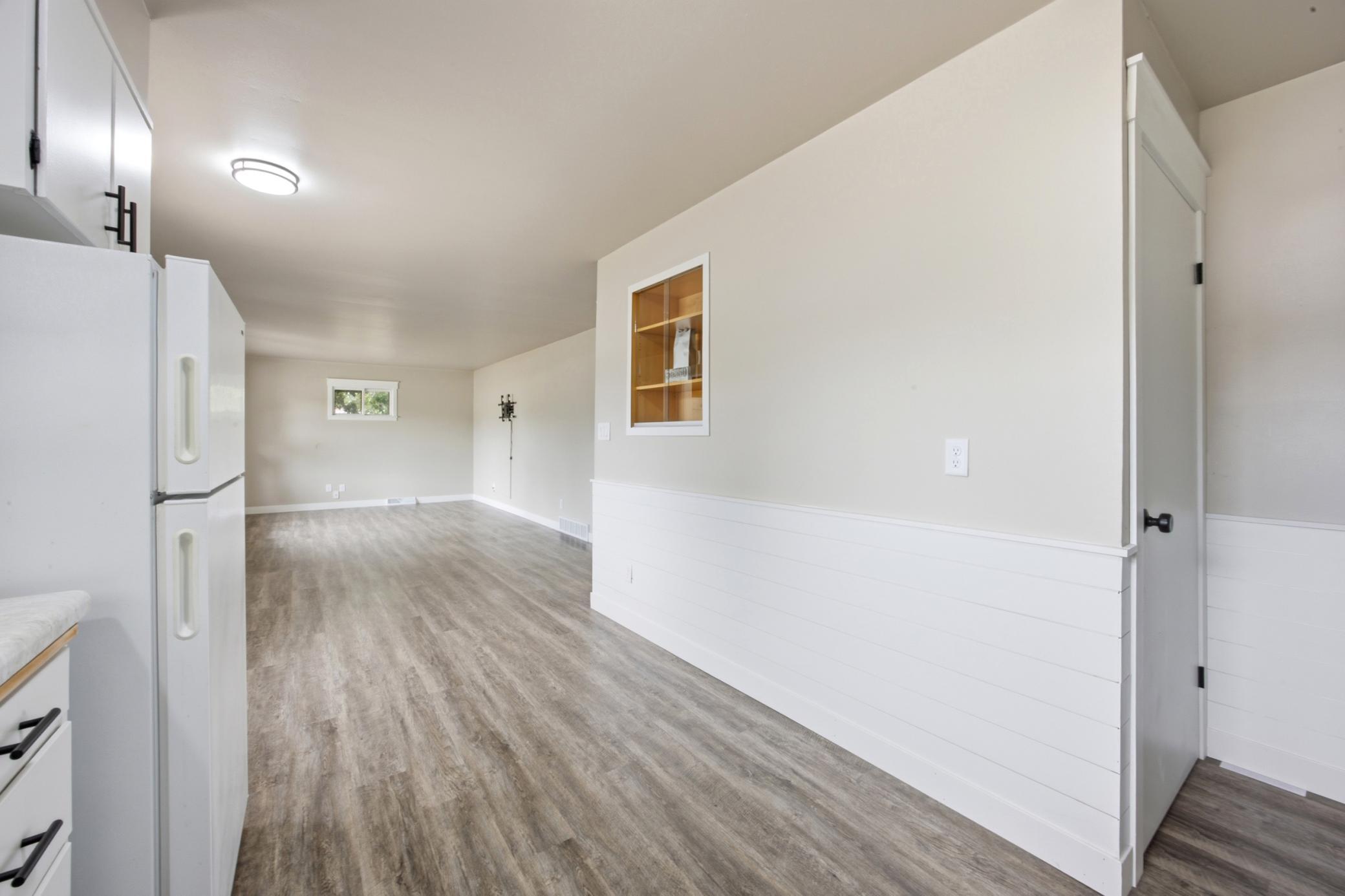 115 Park Avenue E Property Photo 10