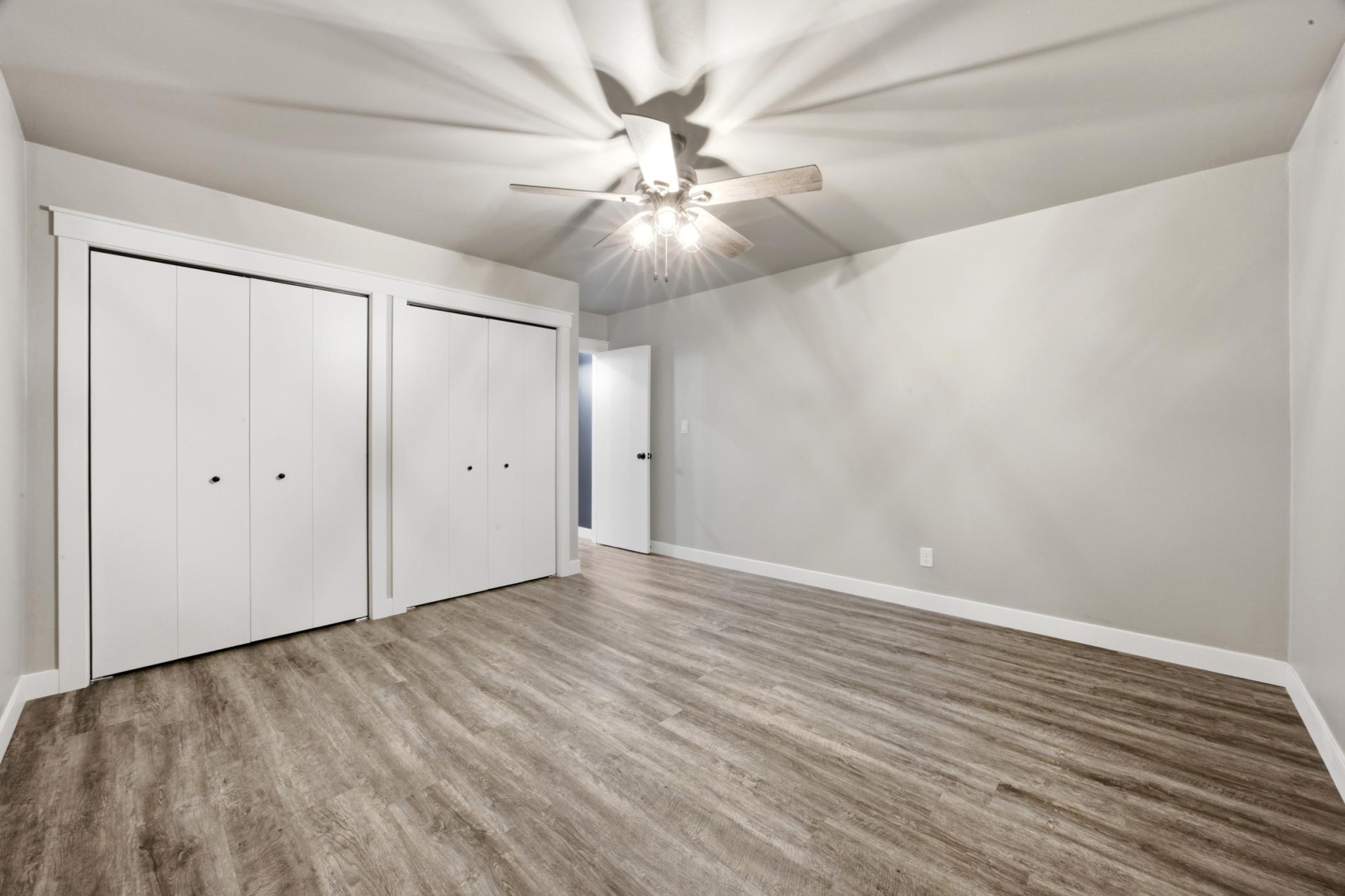 115 Park Avenue E Property Photo 14